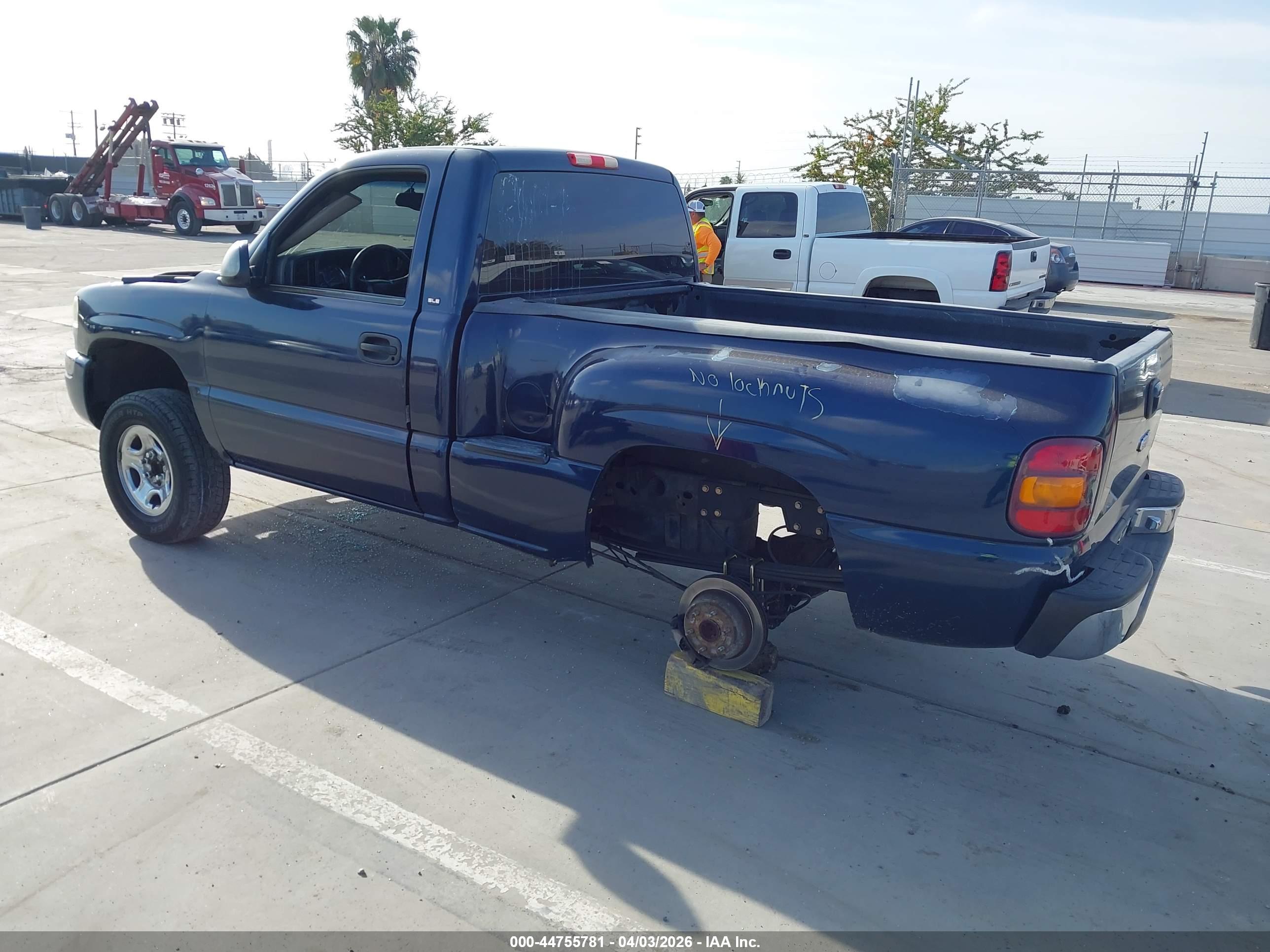 GMC SIERRA image 3