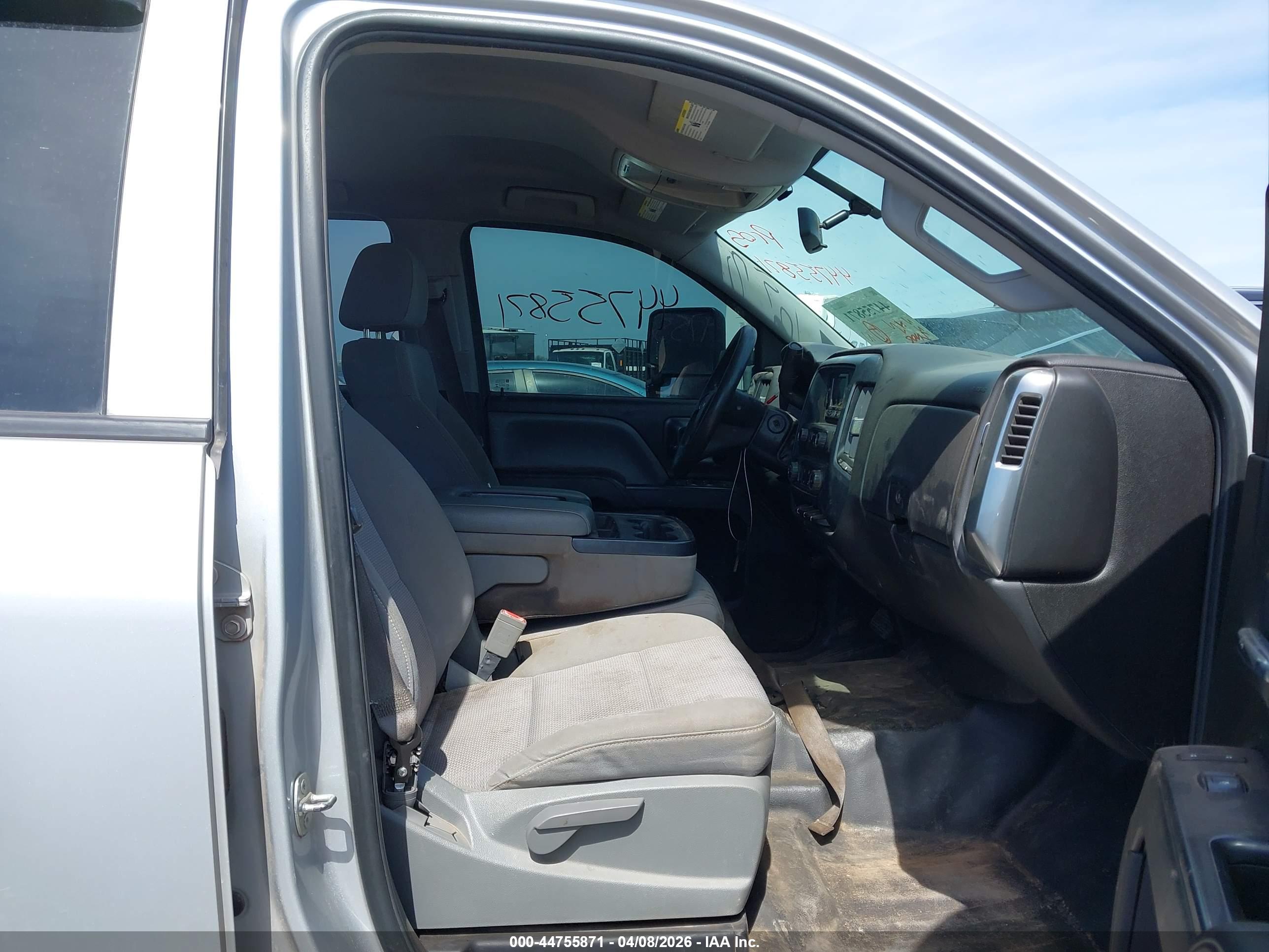 CHEVROLET SILVERADO image 5