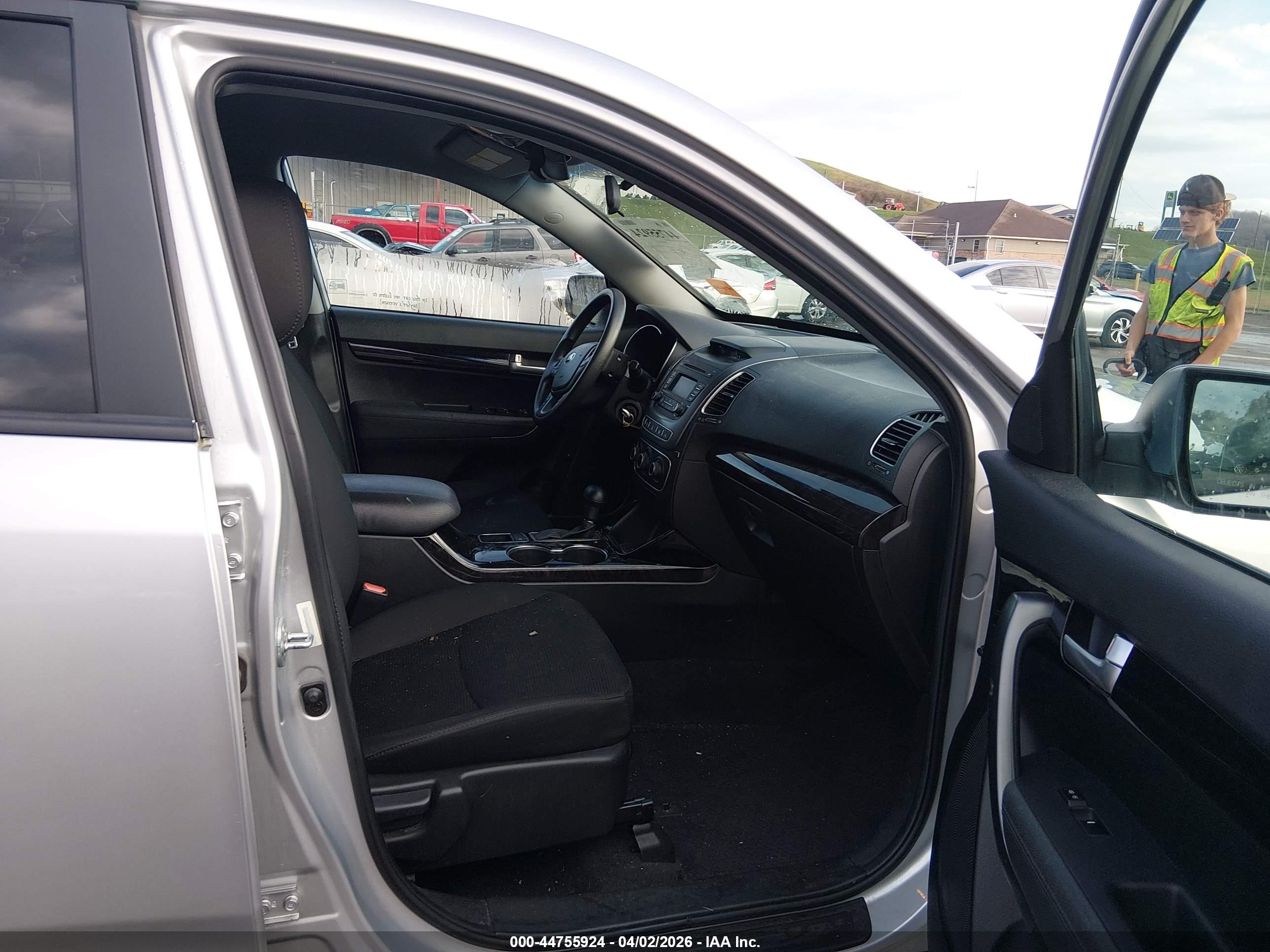 KIA SORENTO image 5