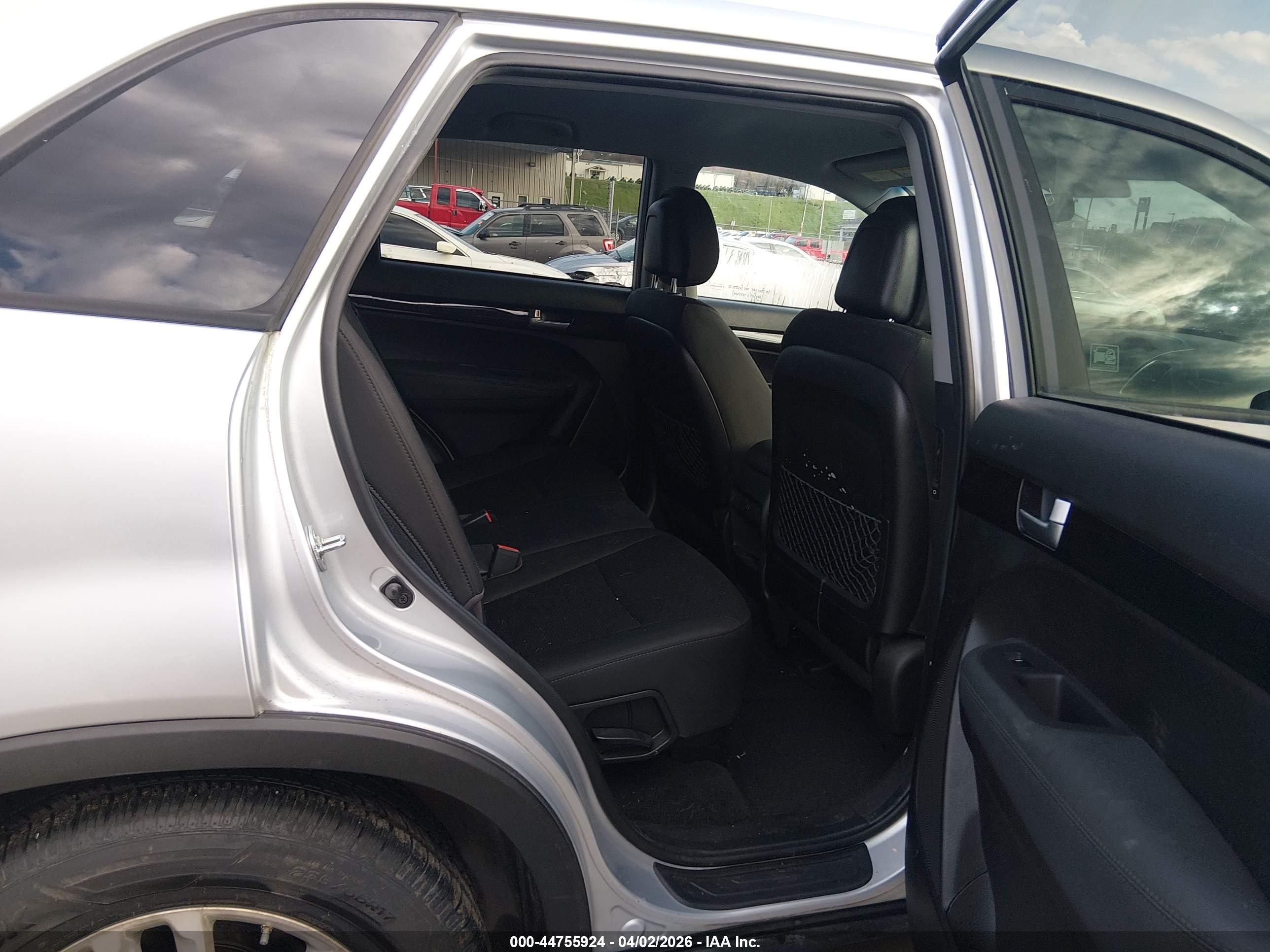 KIA SORENTO image 8