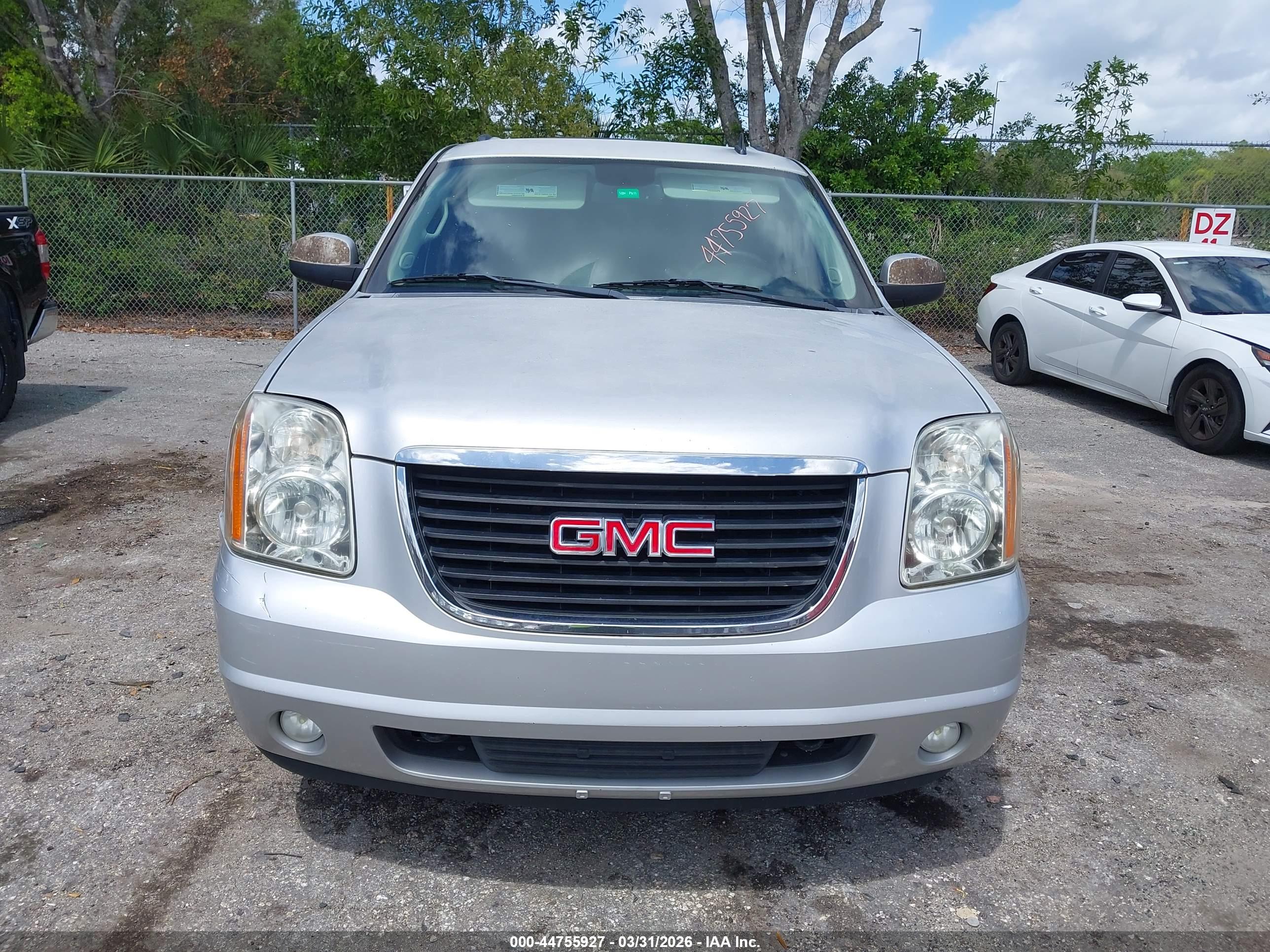 GMC YUKON image 6