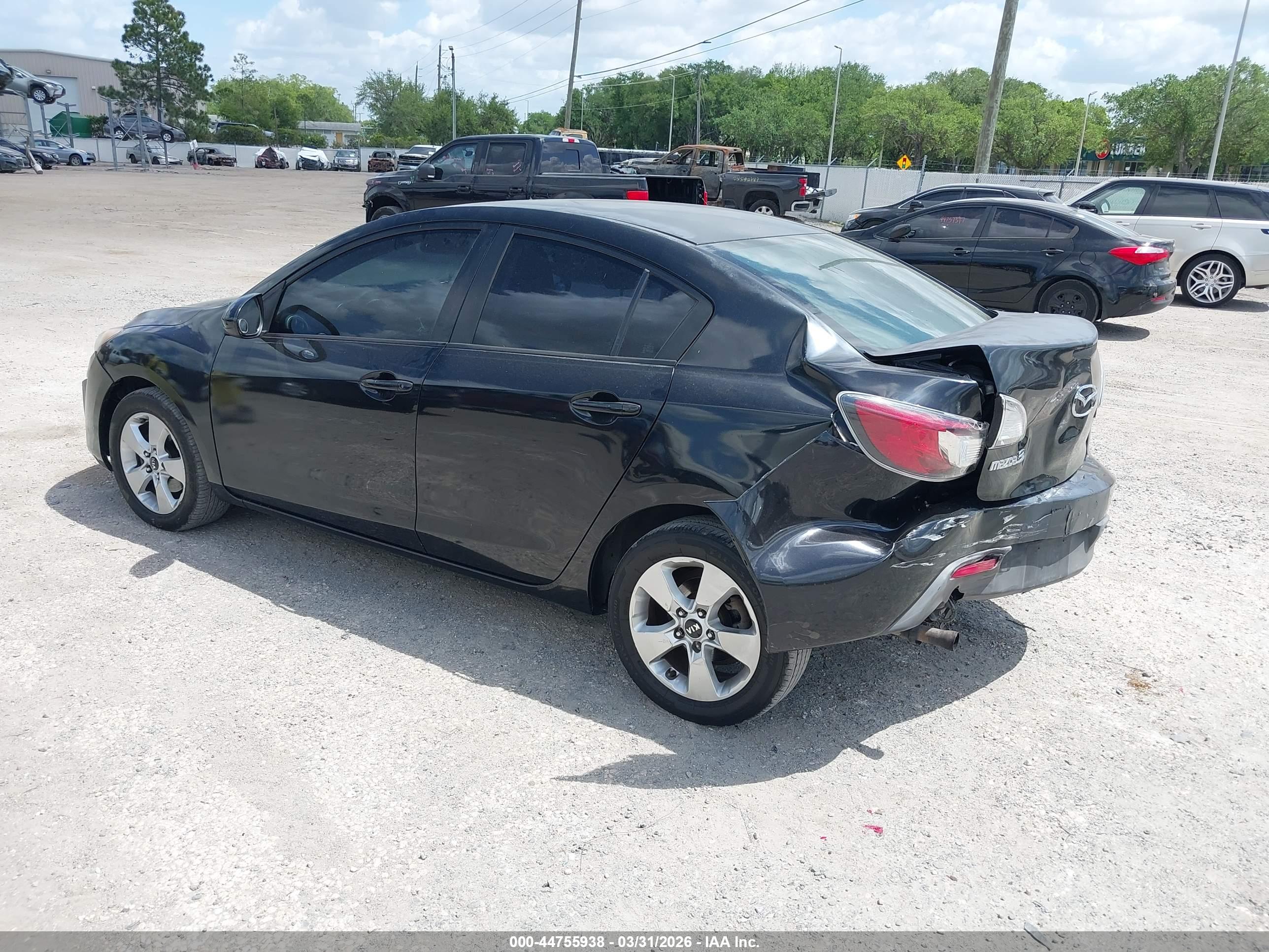 MAZDA MAZDA3 image 3