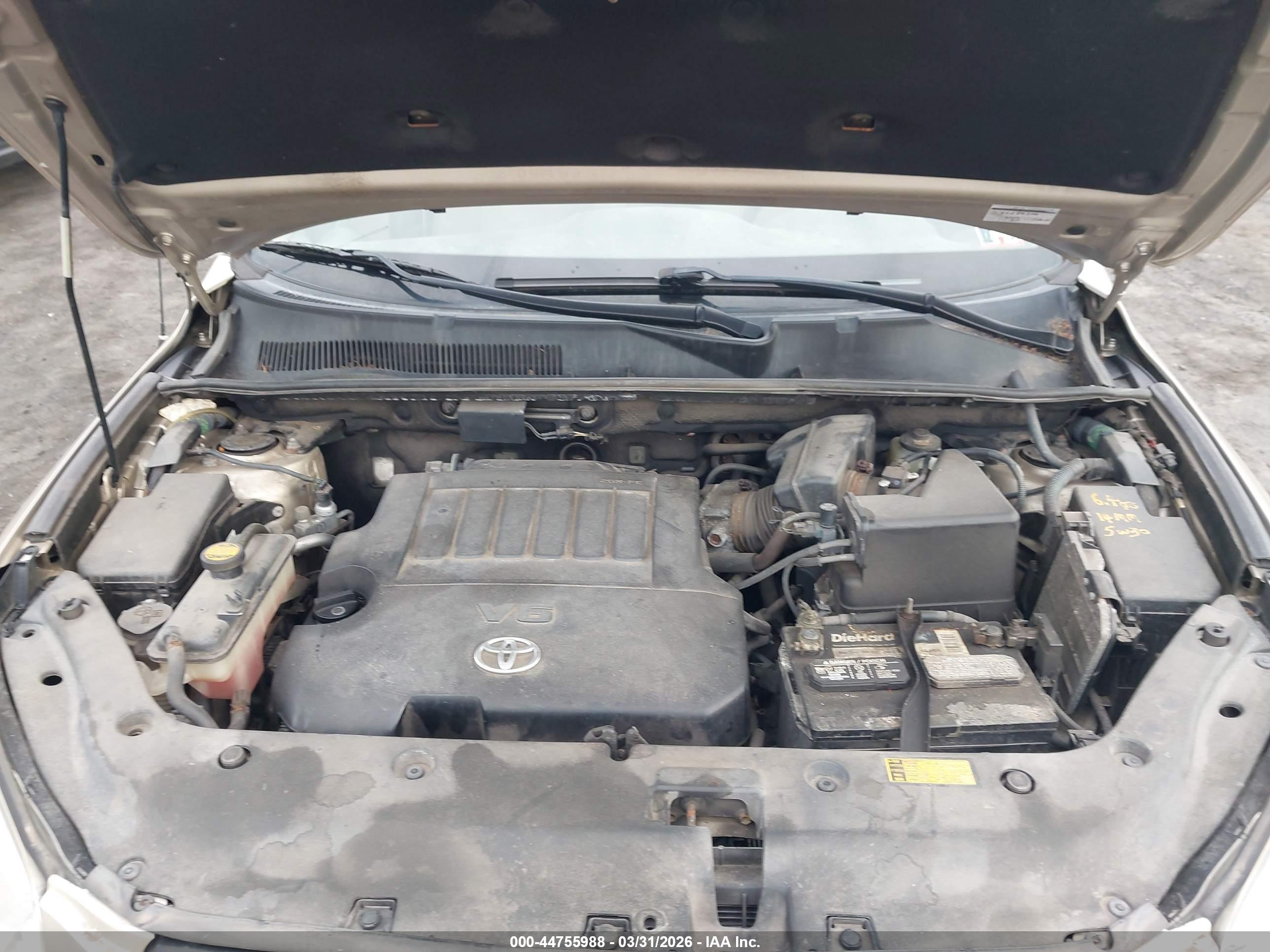 TOYOTA RAV4 image 10