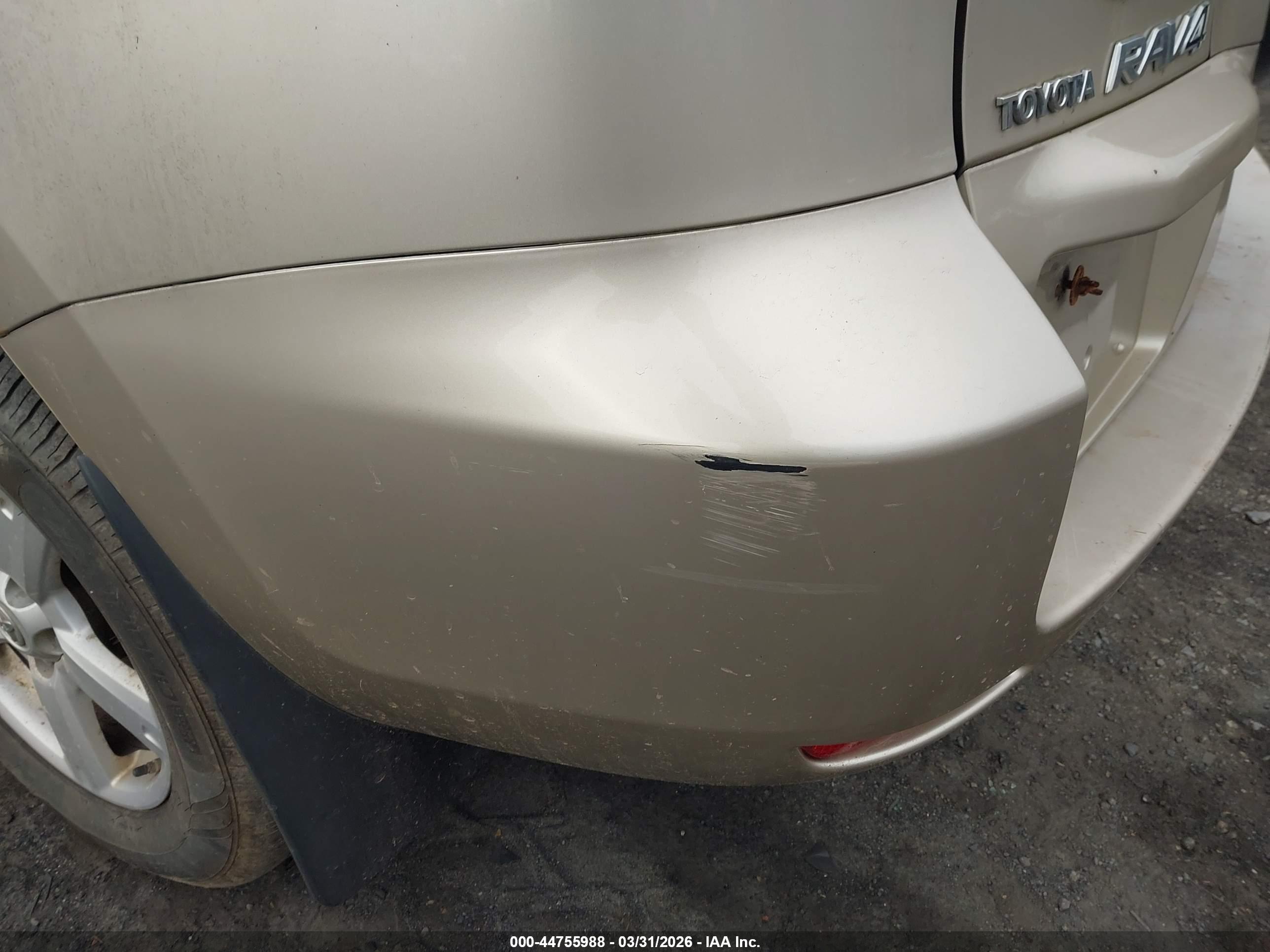 TOYOTA RAV4 image 6