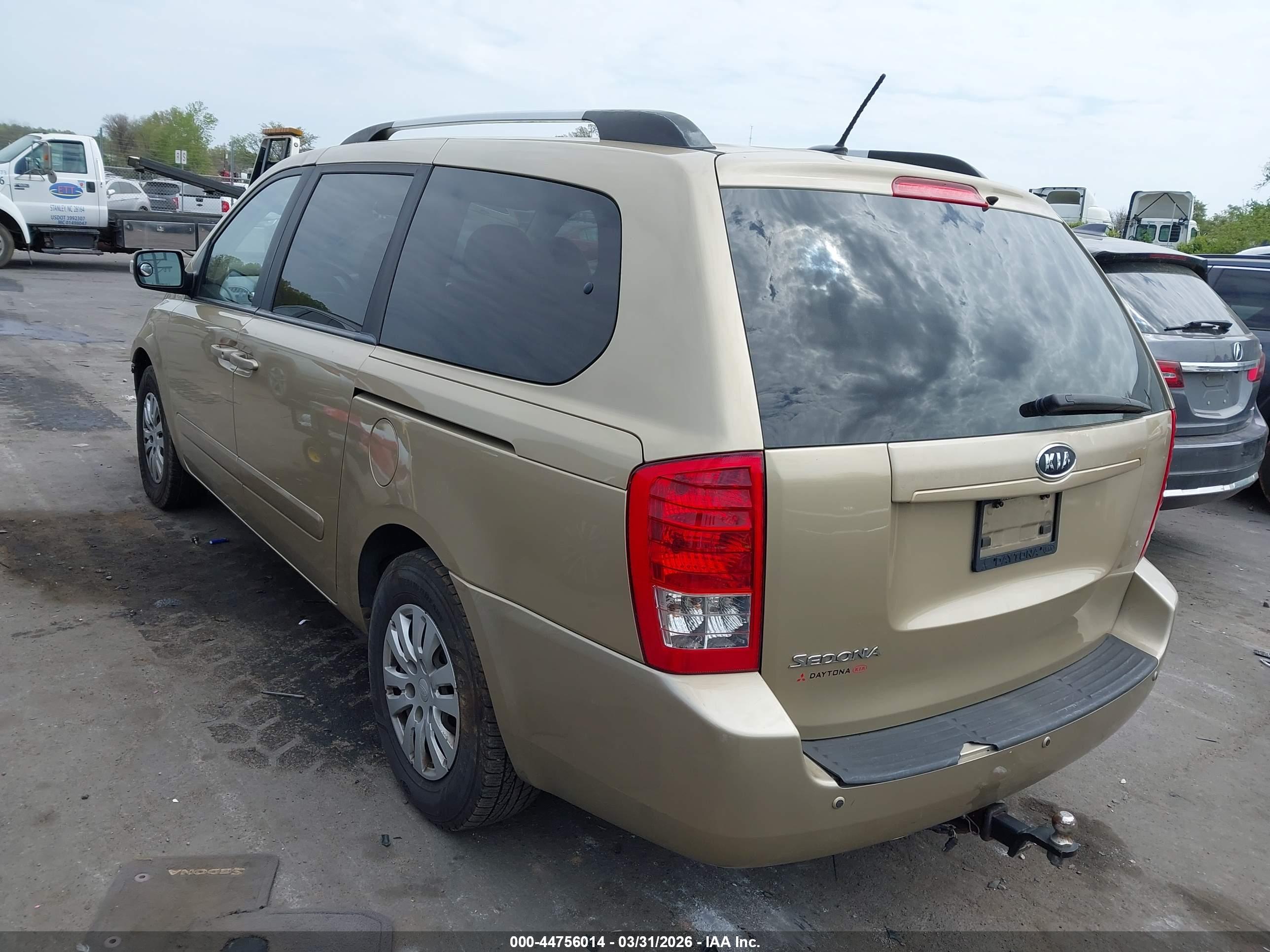 KIA SEDONA image 3