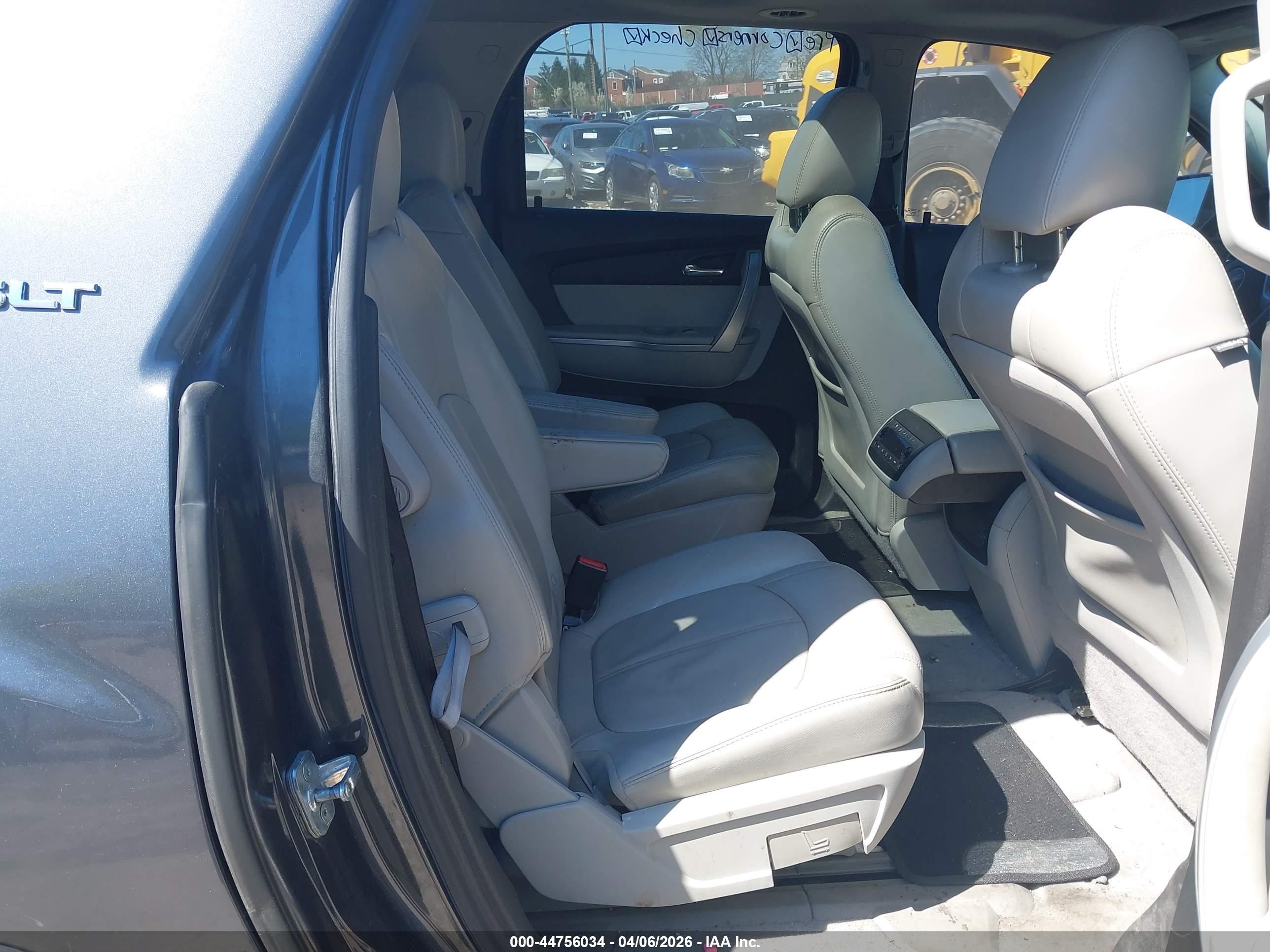GMC ACADIA image 8