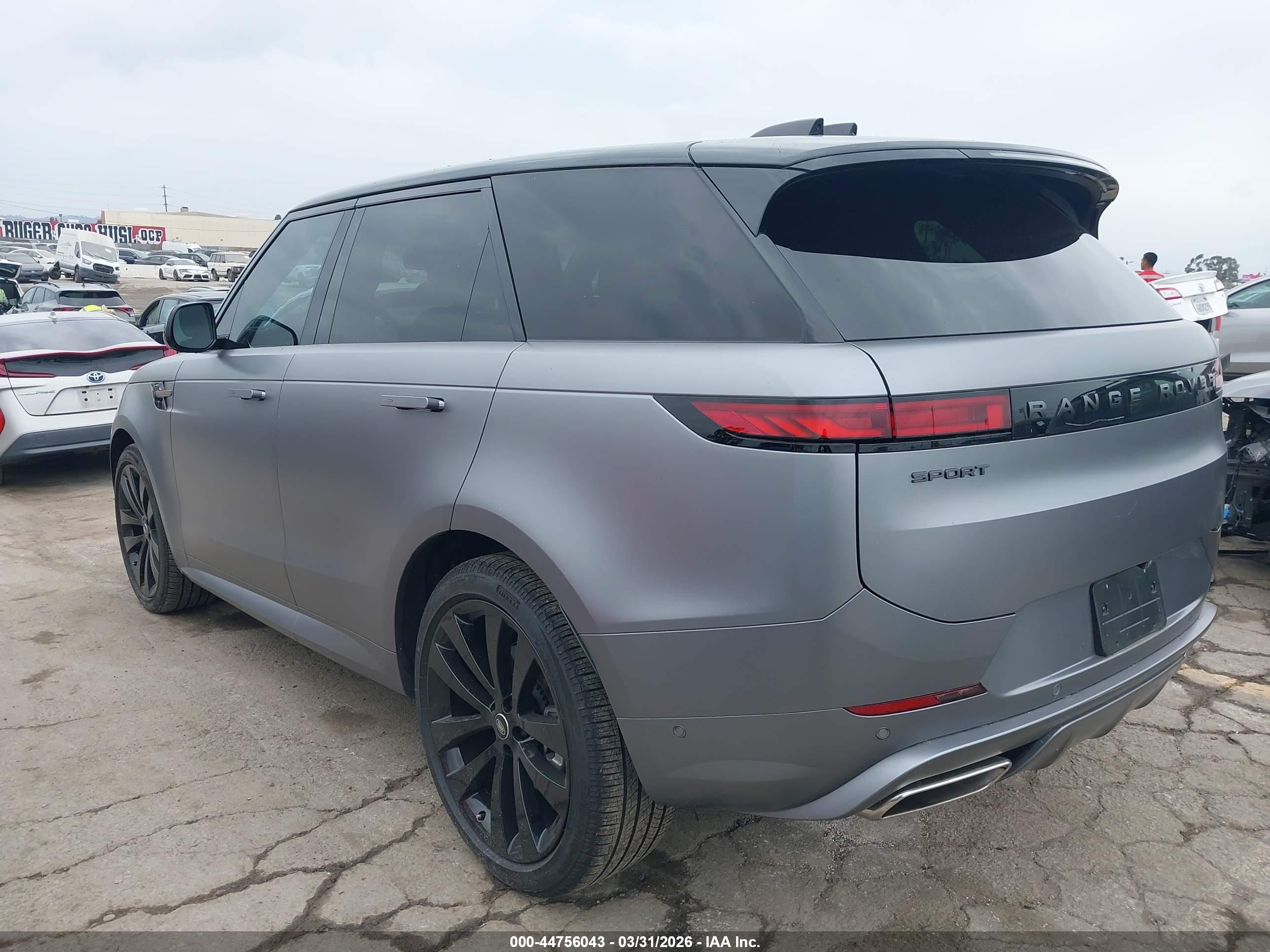 LAND ROVER image 3