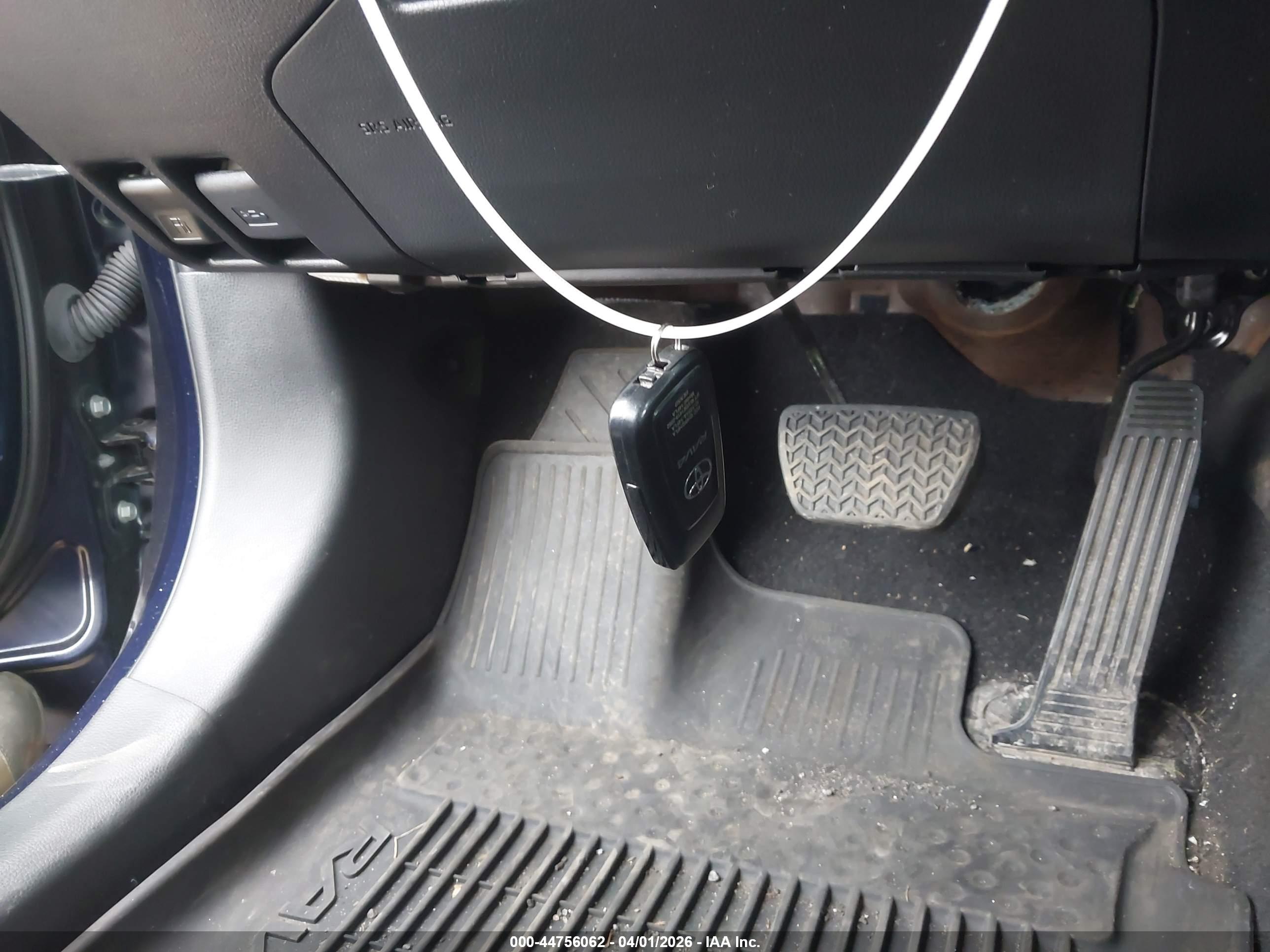 TOYOTA RAV4 image 11