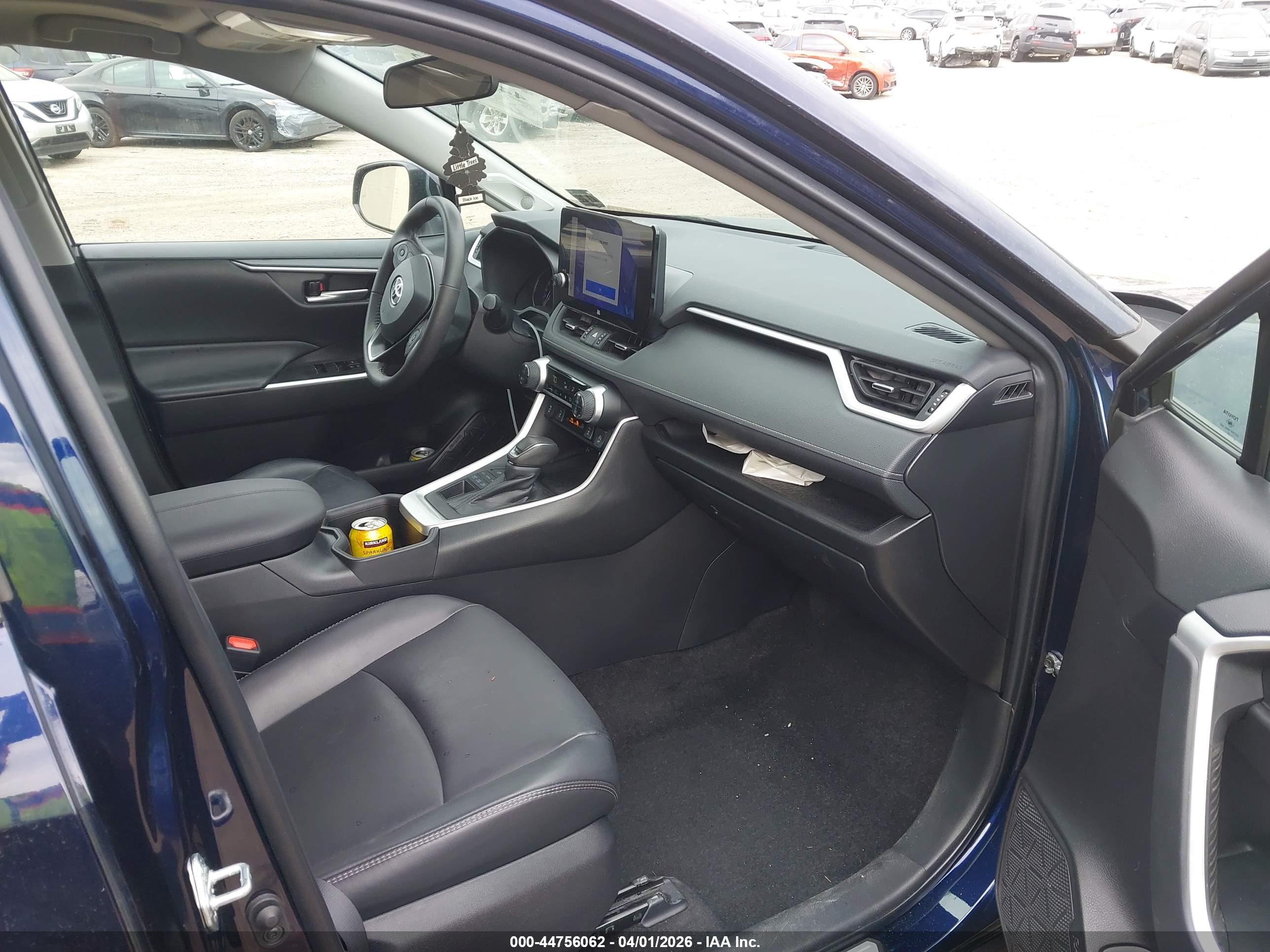 TOYOTA RAV4 image 5