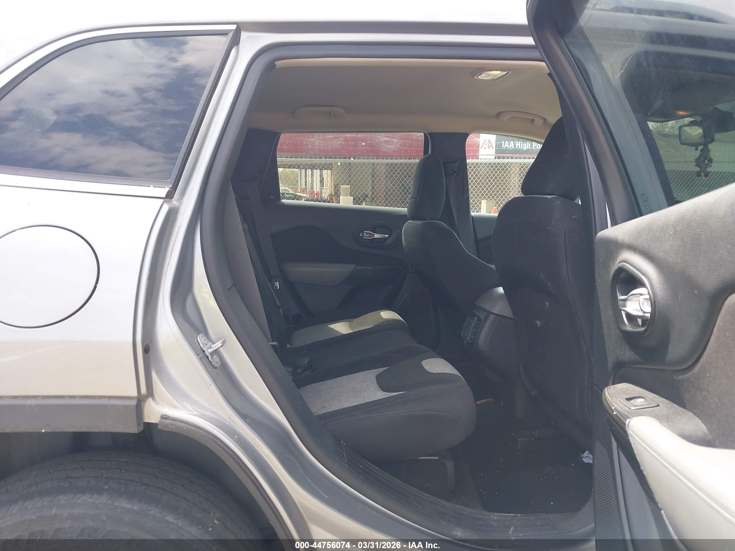 JEEP CHEROKEE image 8