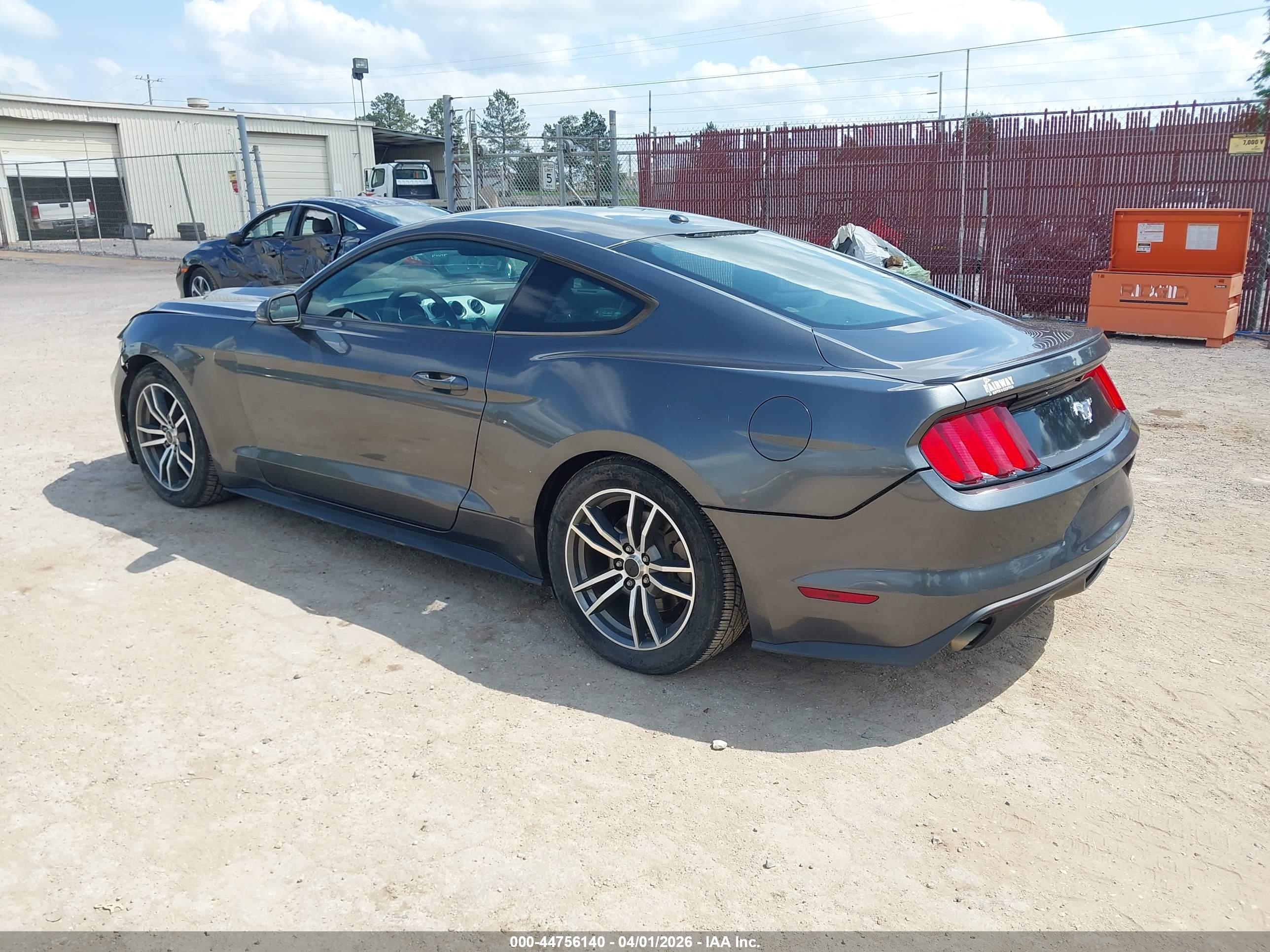 FORD MUSTANG image 3