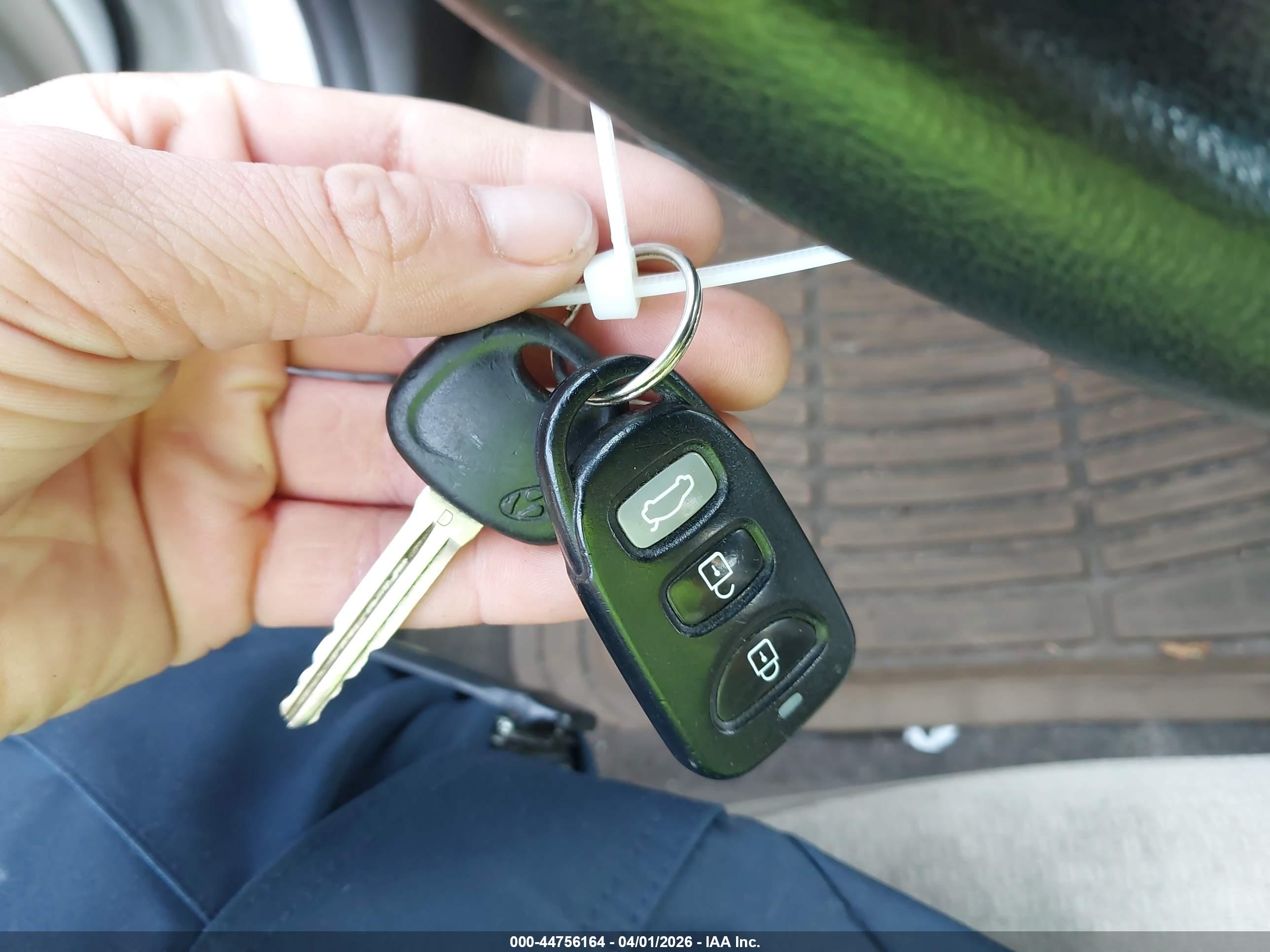 HYUNDAI ELANTRA image 11