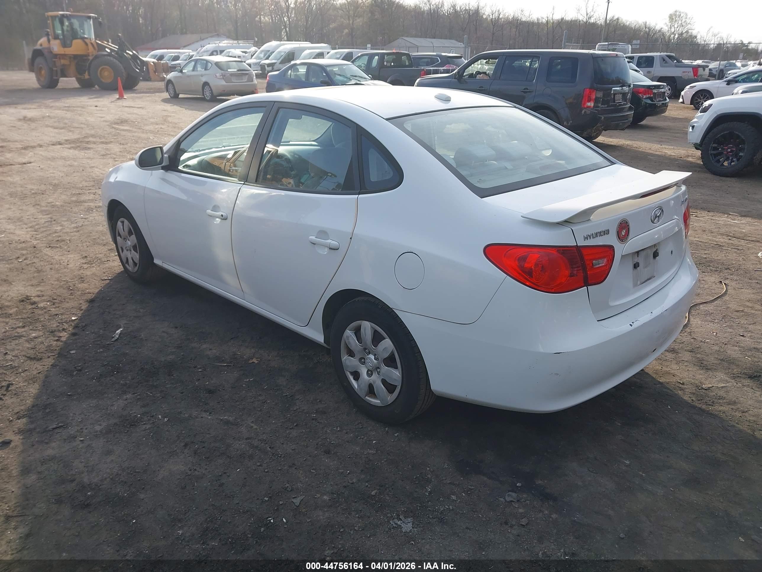HYUNDAI ELANTRA image 3