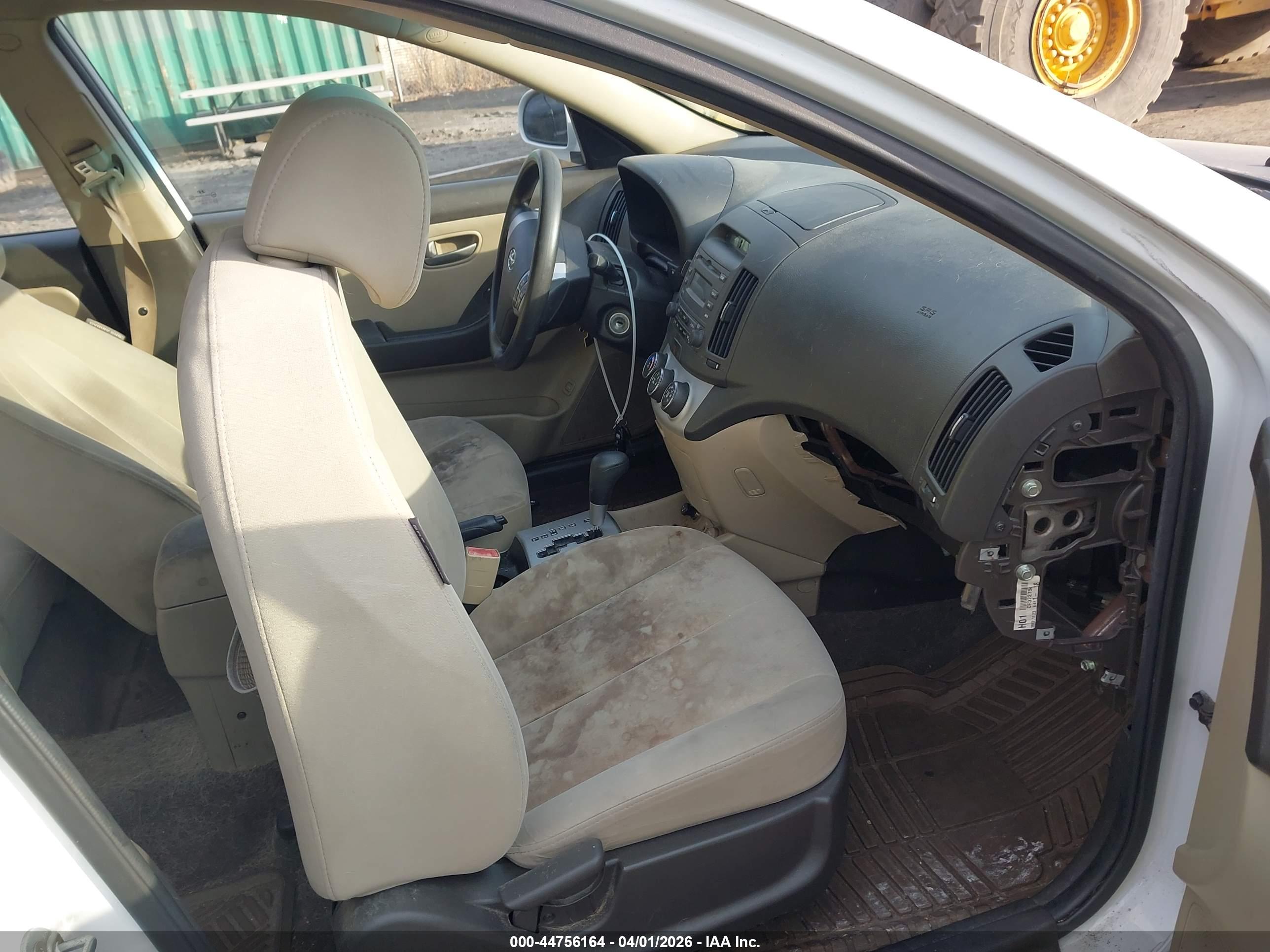 HYUNDAI ELANTRA image 5