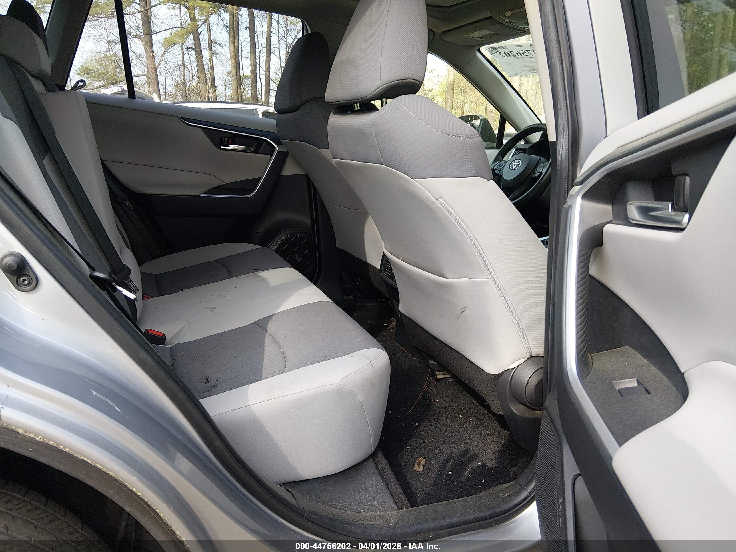 TOYOTA RAV4 image 8
