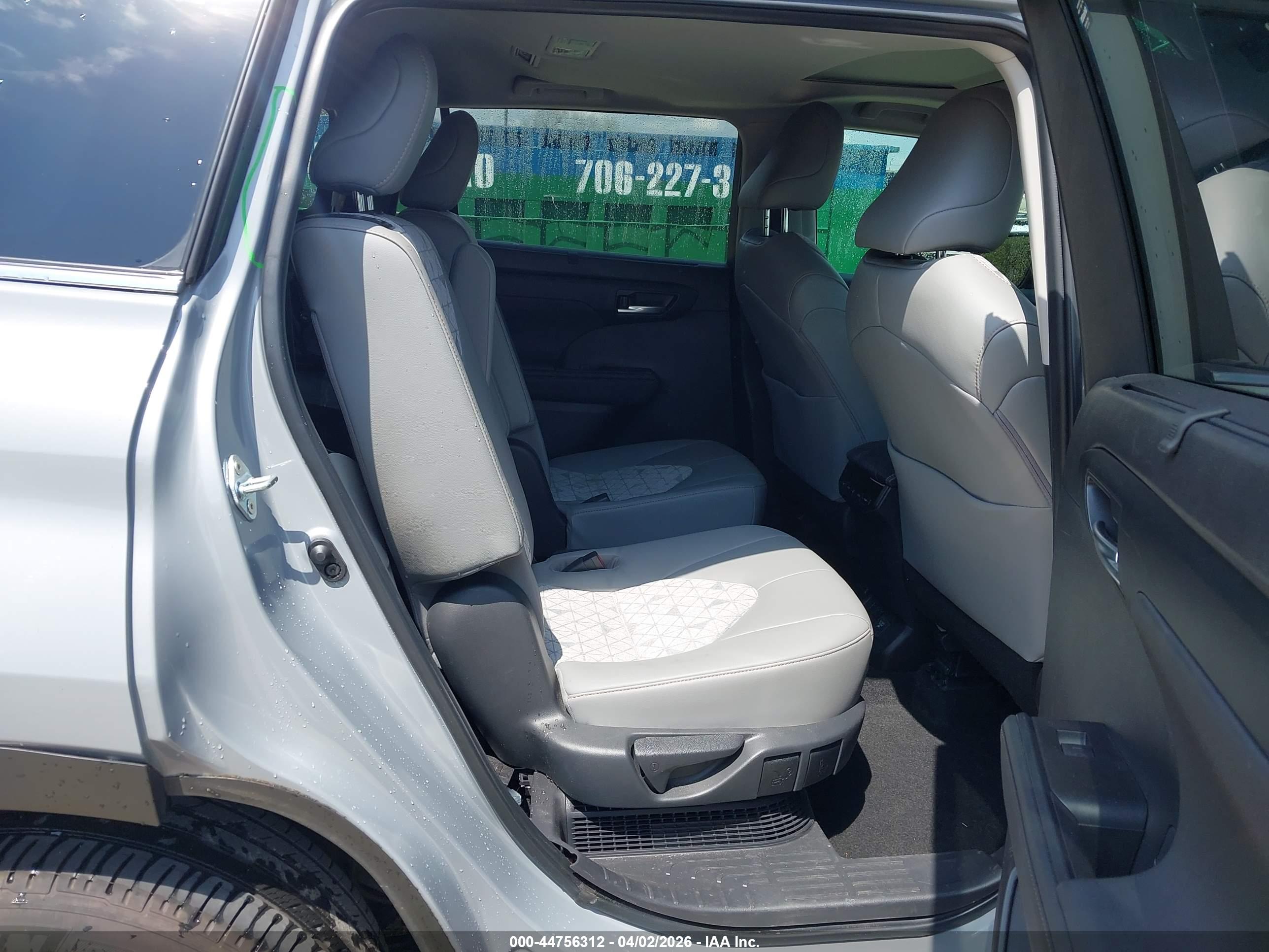 TOYOTA HIGHLANDER image 8