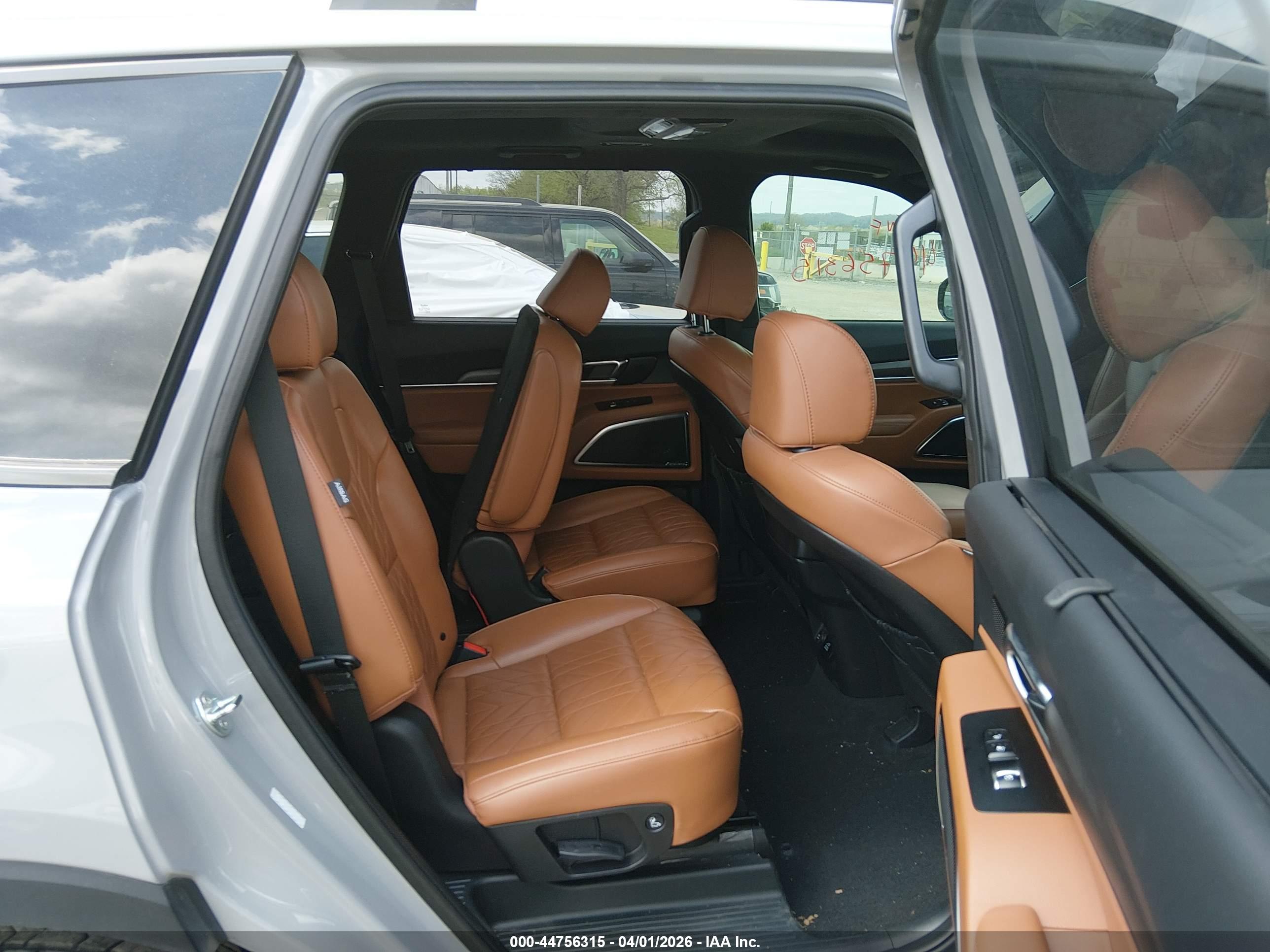 KIA TELLURIDE image 8