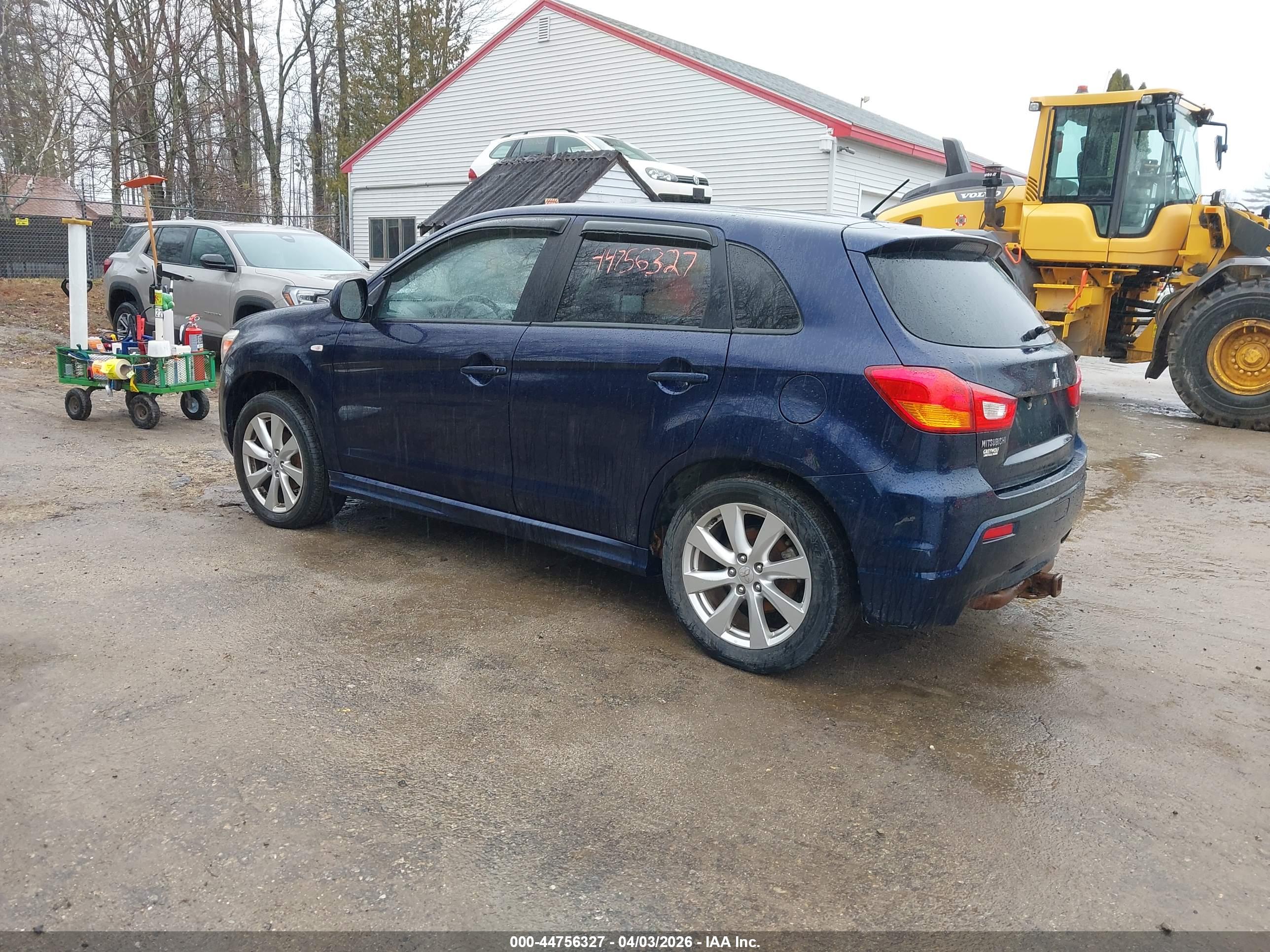 MITSUBISHI OUTLANDER image 3