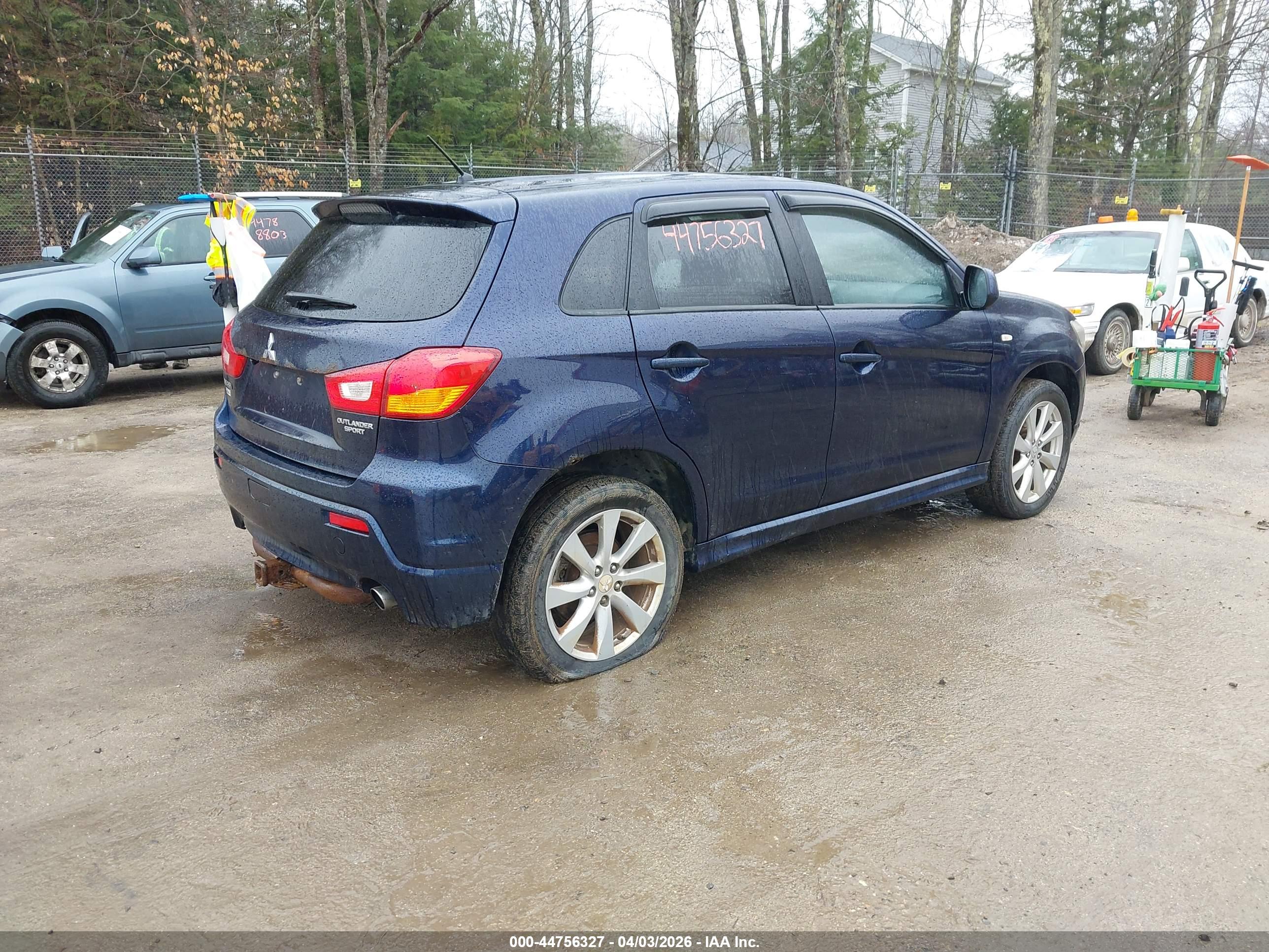 MITSUBISHI OUTLANDER image 4
