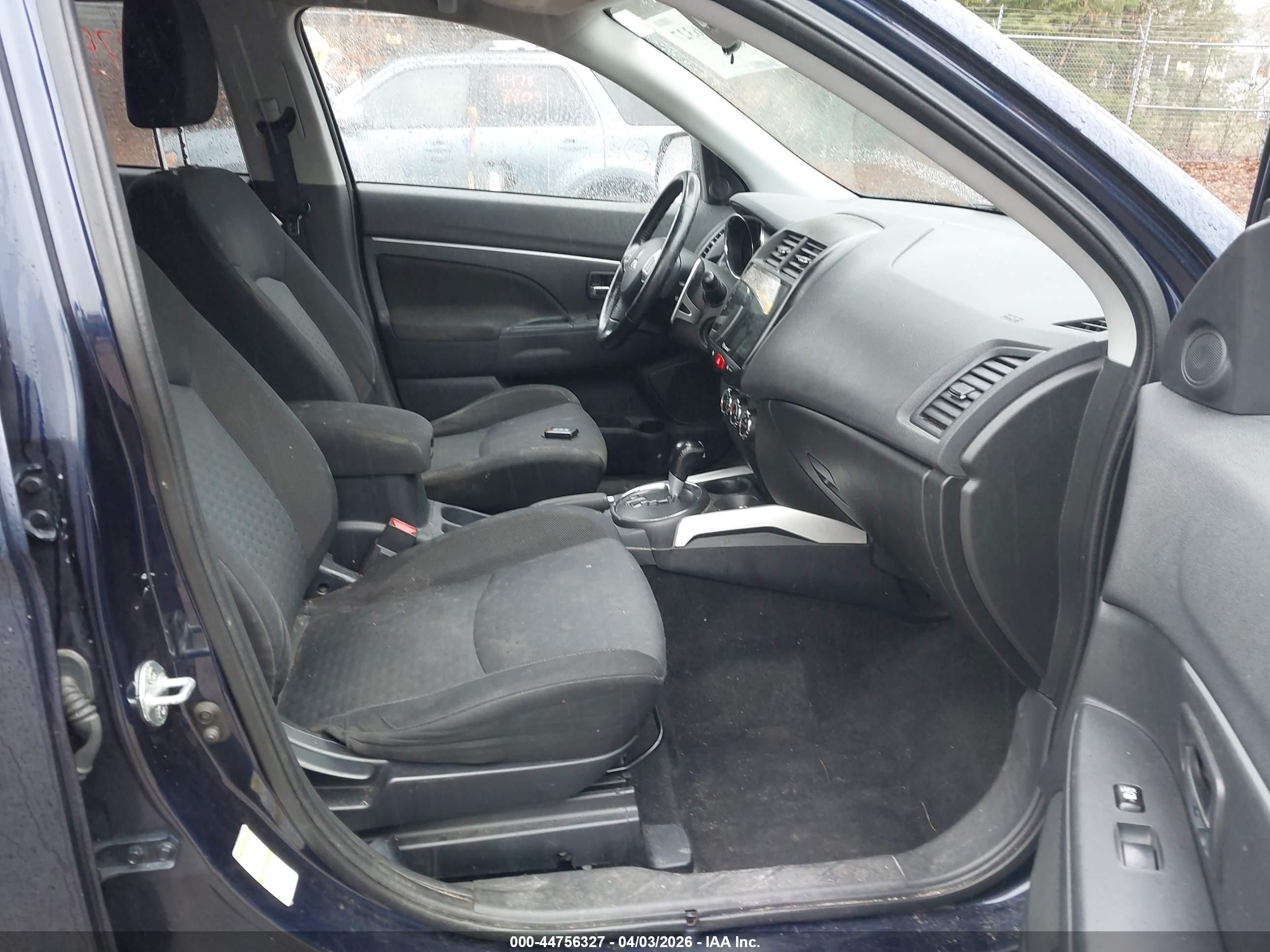 MITSUBISHI OUTLANDER image 5