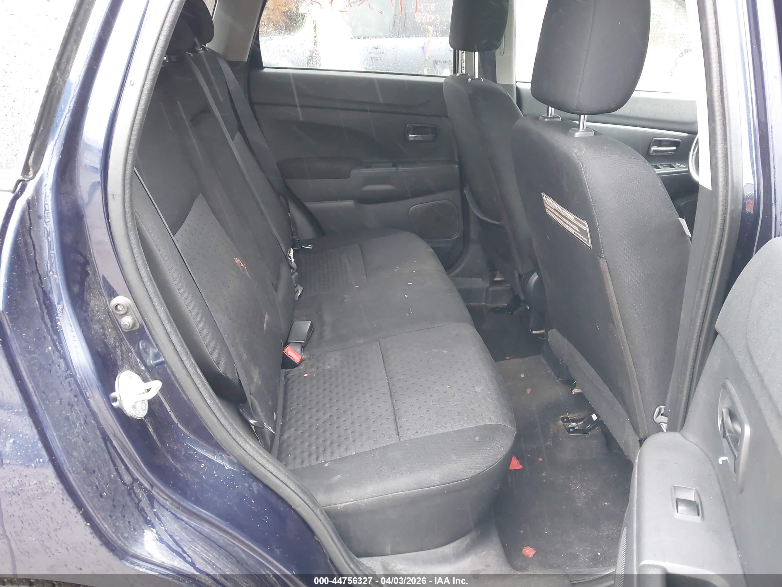 MITSUBISHI OUTLANDER image 8
