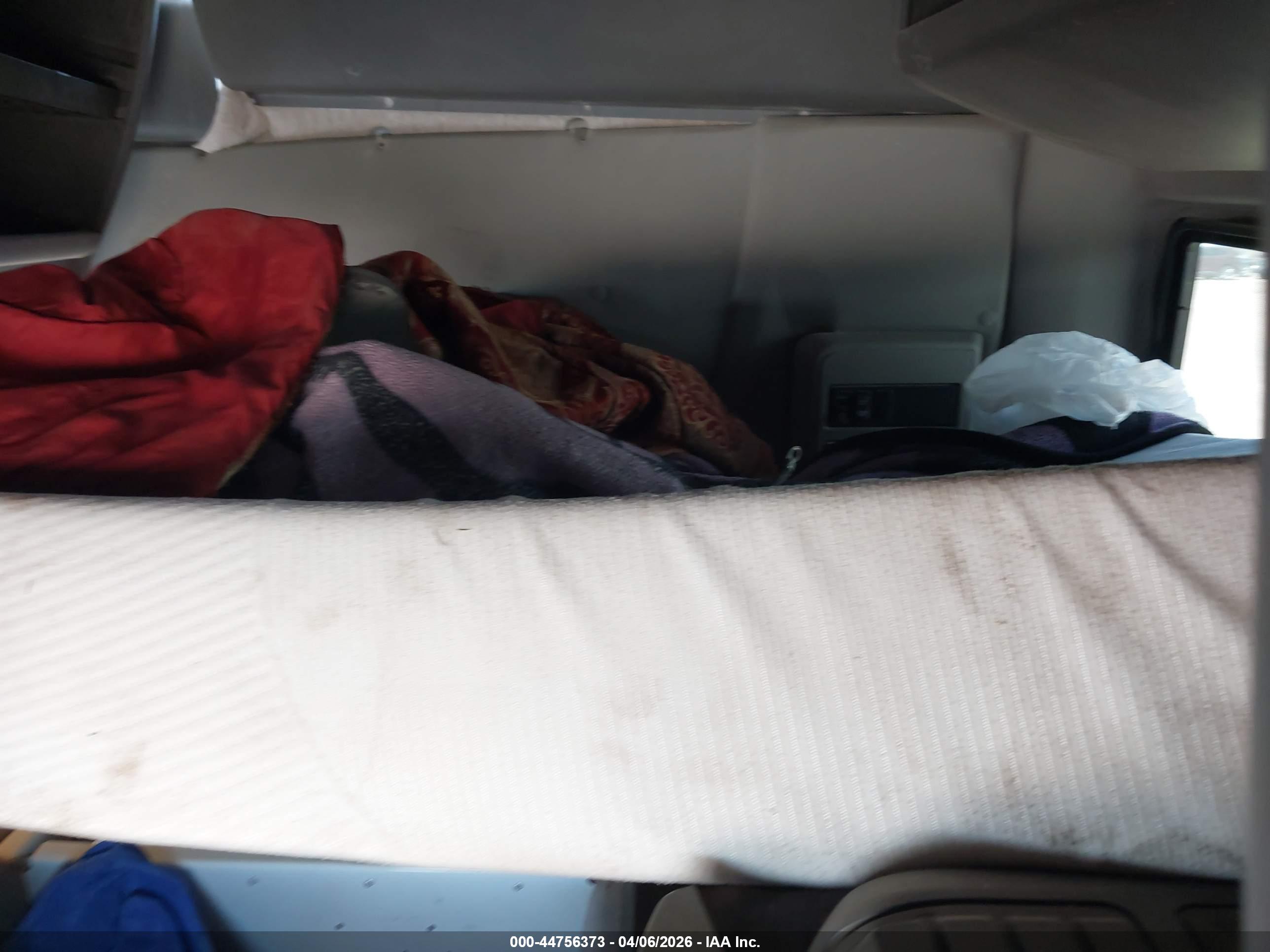 INTERNATIONAL LT image 8