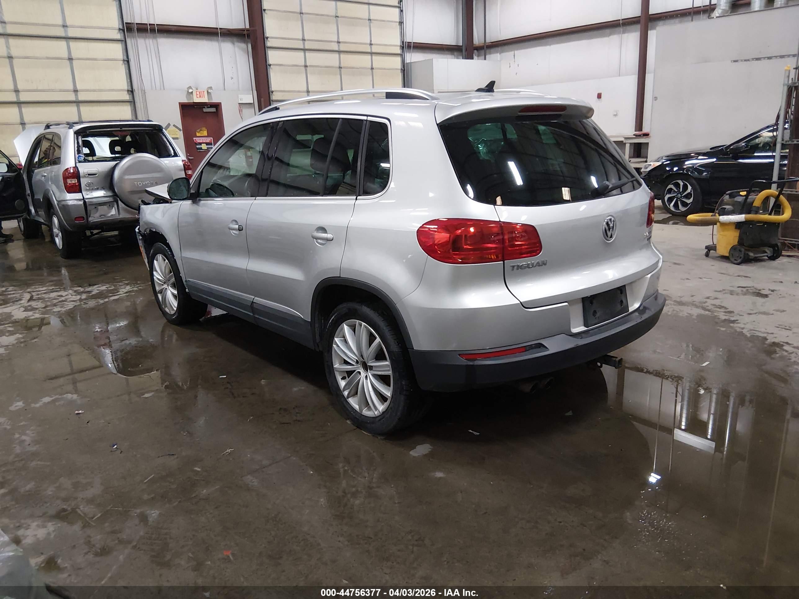 VOLKSWAGEN TIGUAN image 3