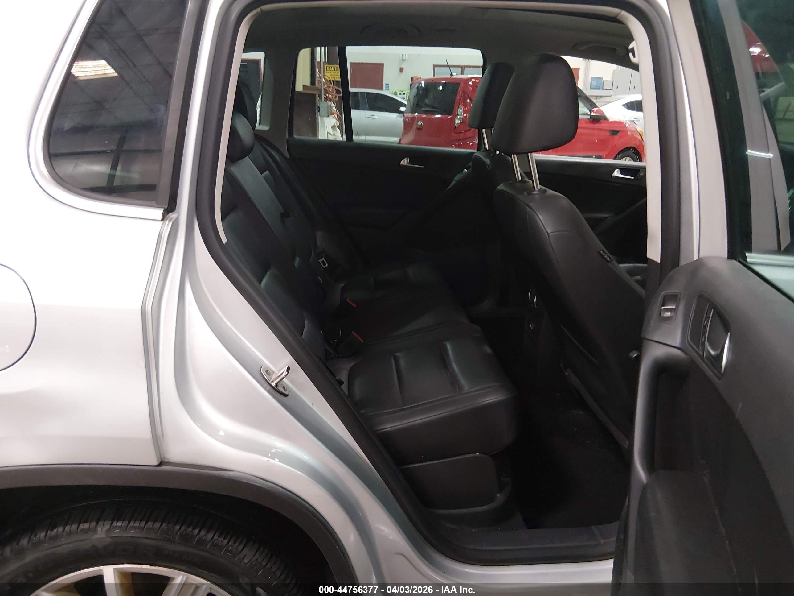 VOLKSWAGEN TIGUAN image 8