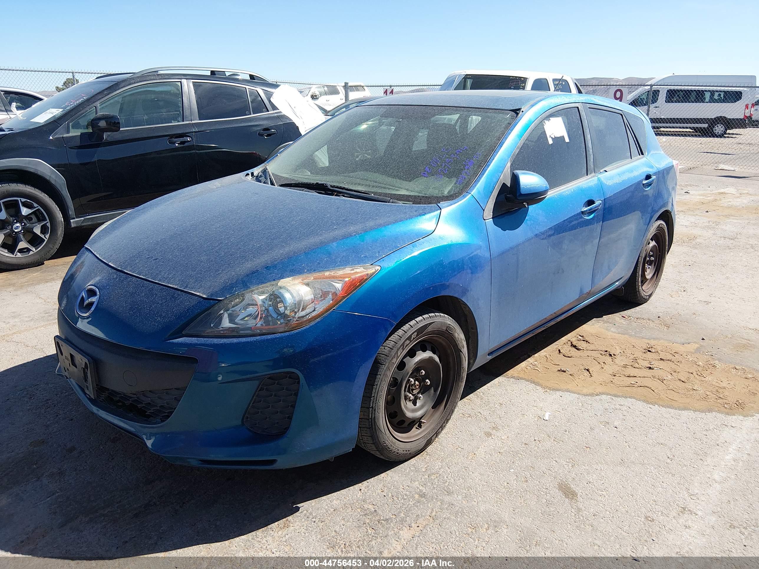 MAZDA MAZDA3 image 2