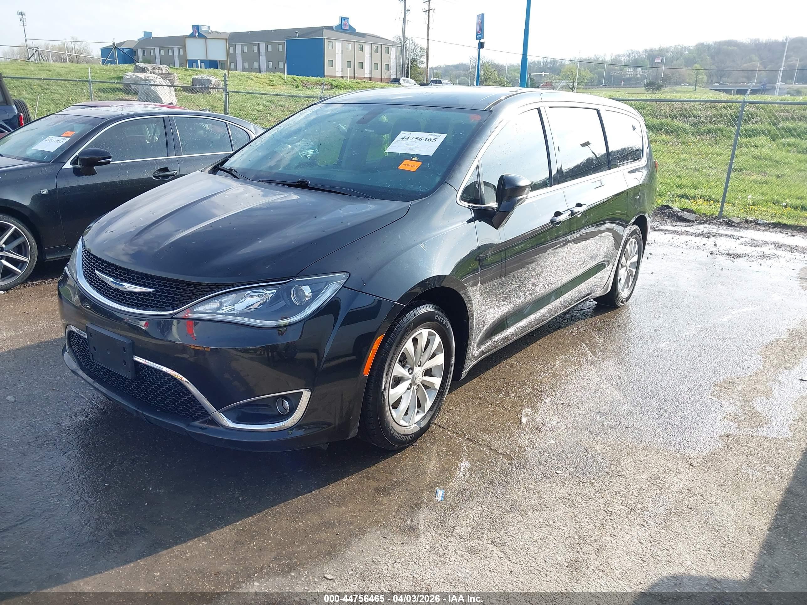 CHRYSLER PACIFICA image 2