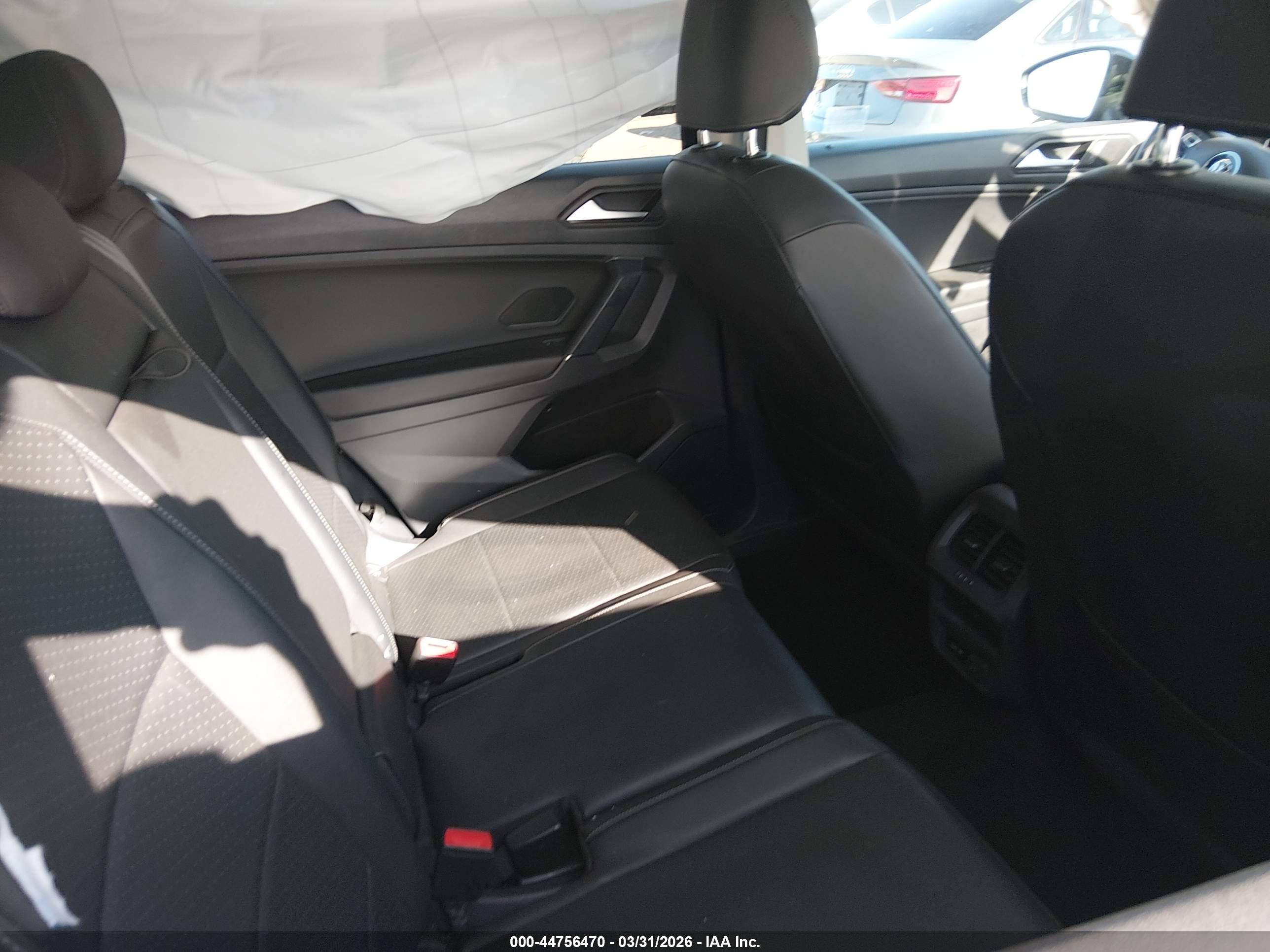 VOLKSWAGEN TIGUAN image 8