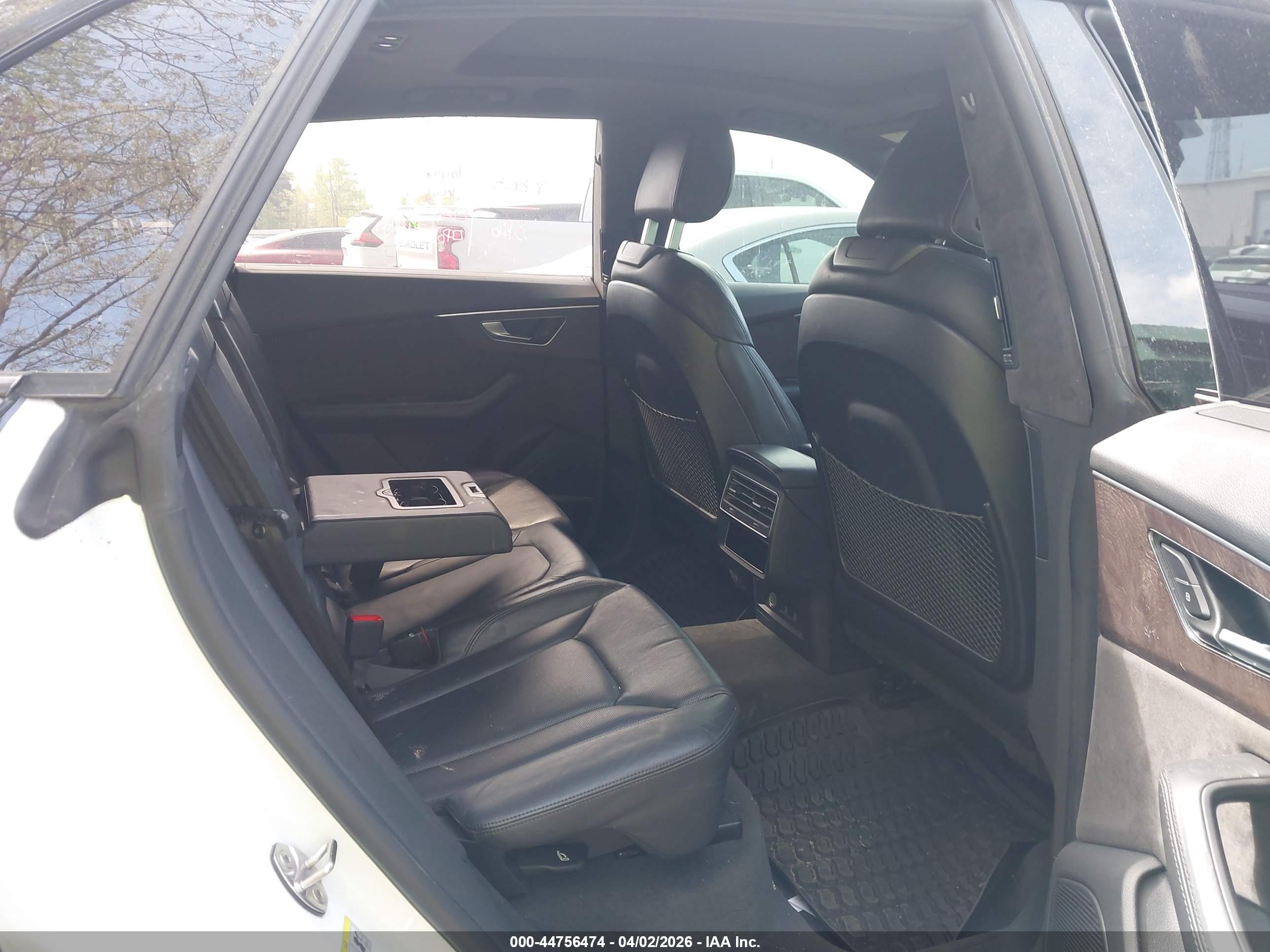 AUDI Q8 image 8