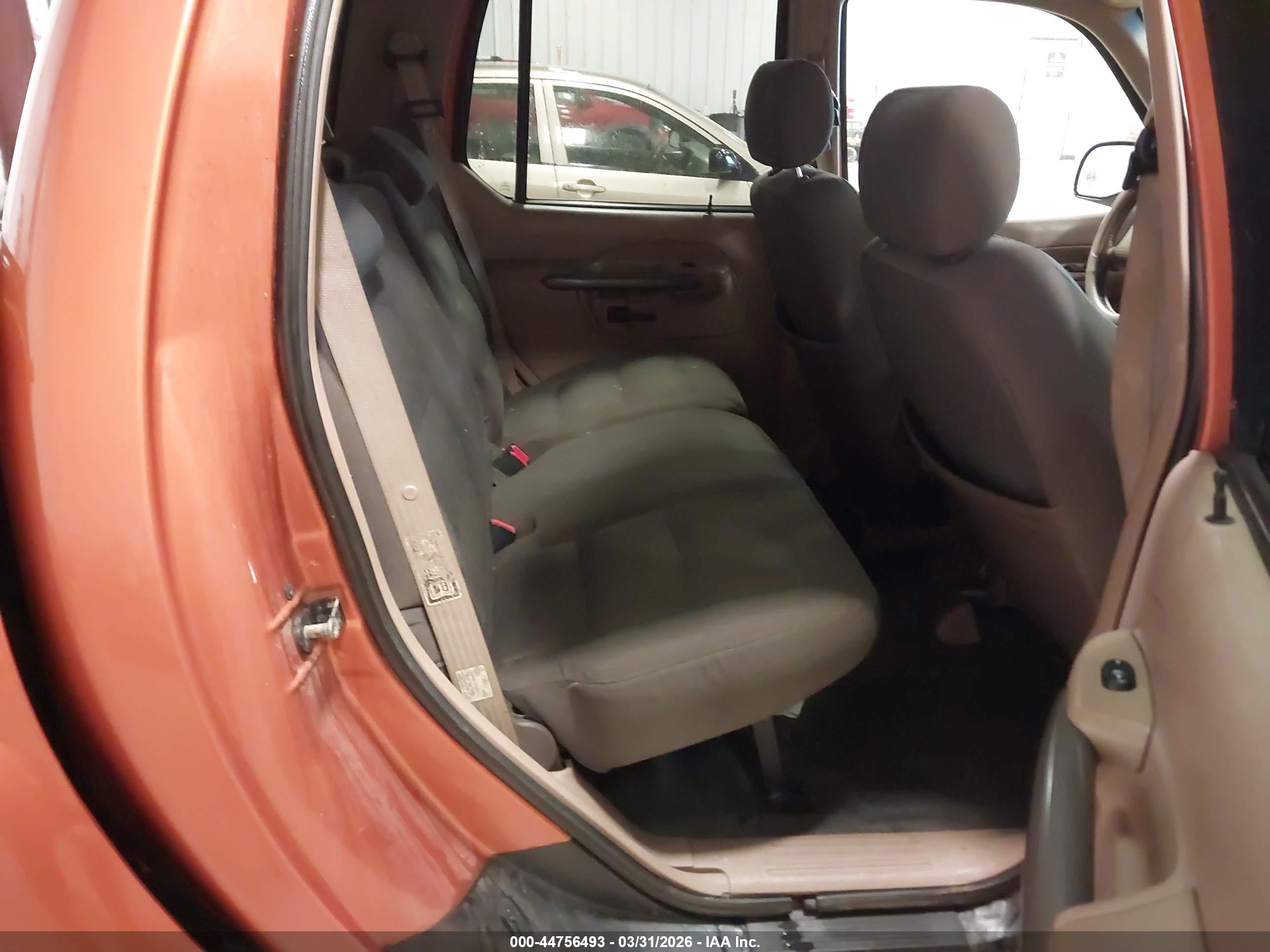 FORD EXPLORER image 8