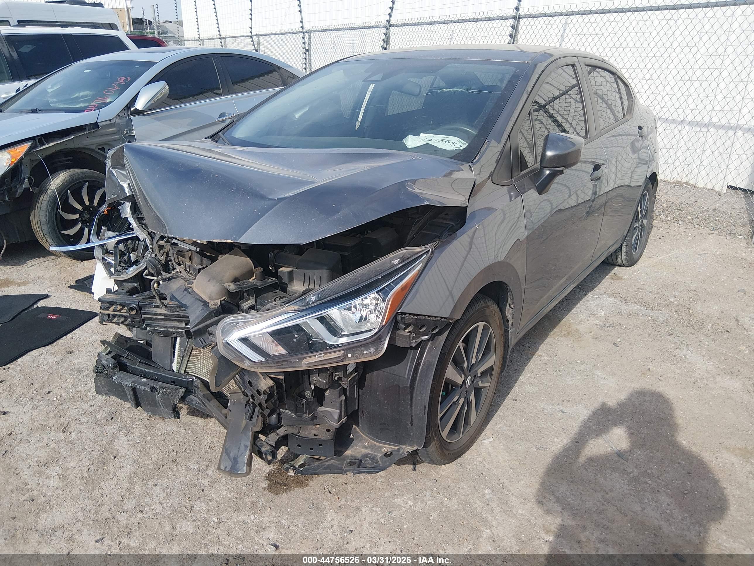 NISSAN VERSA image 2