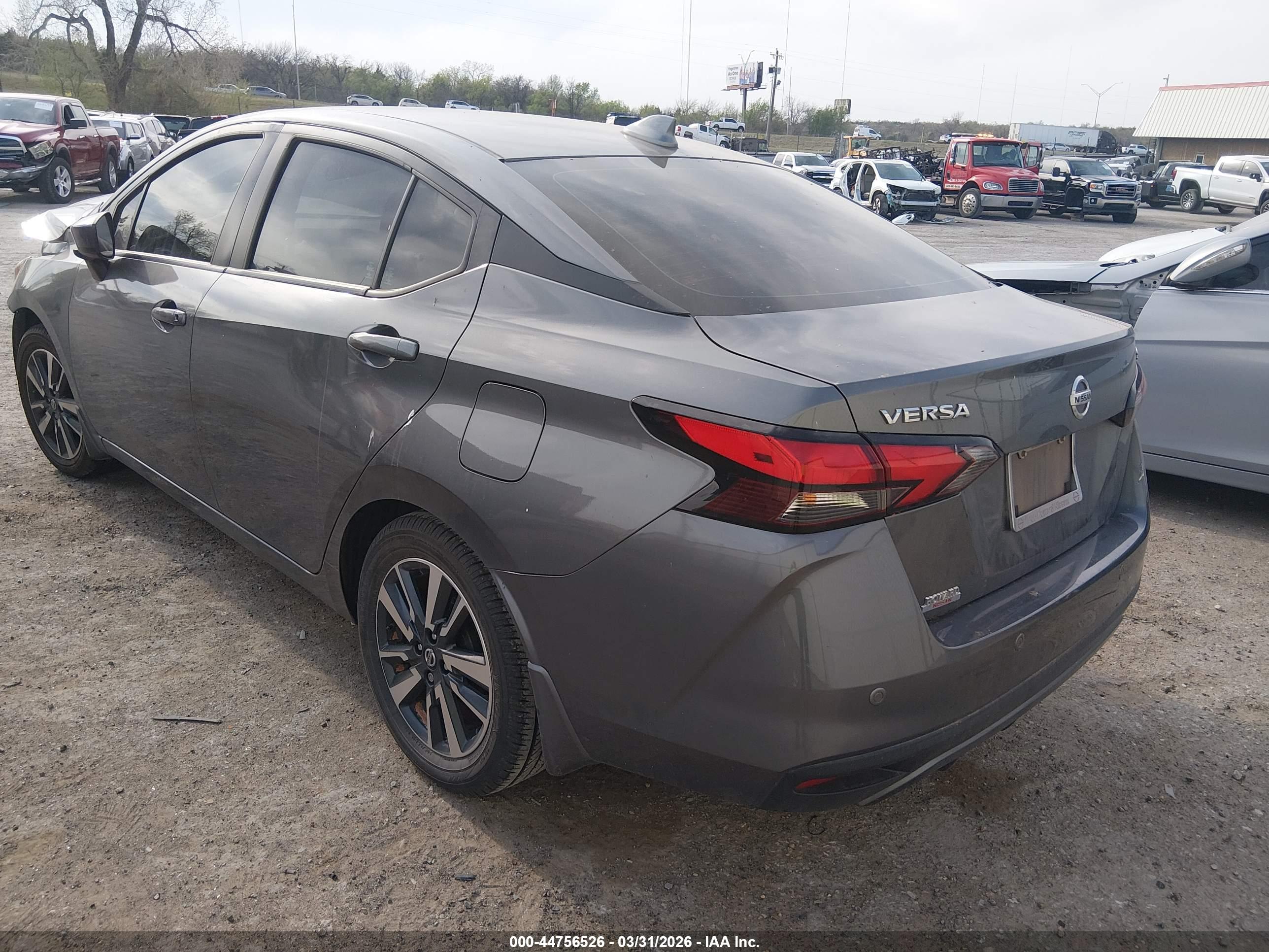 NISSAN VERSA image 3
