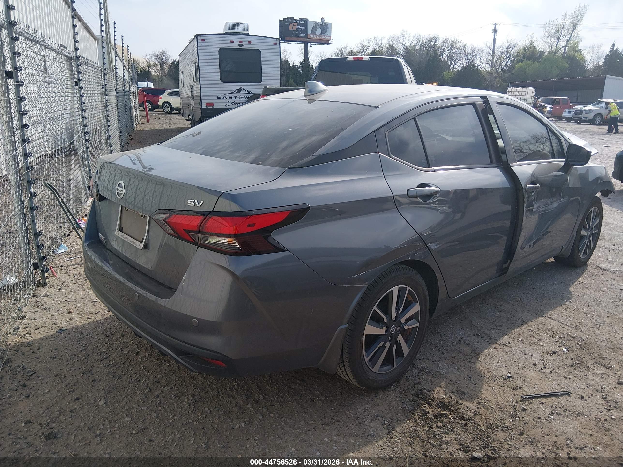 NISSAN VERSA image 4