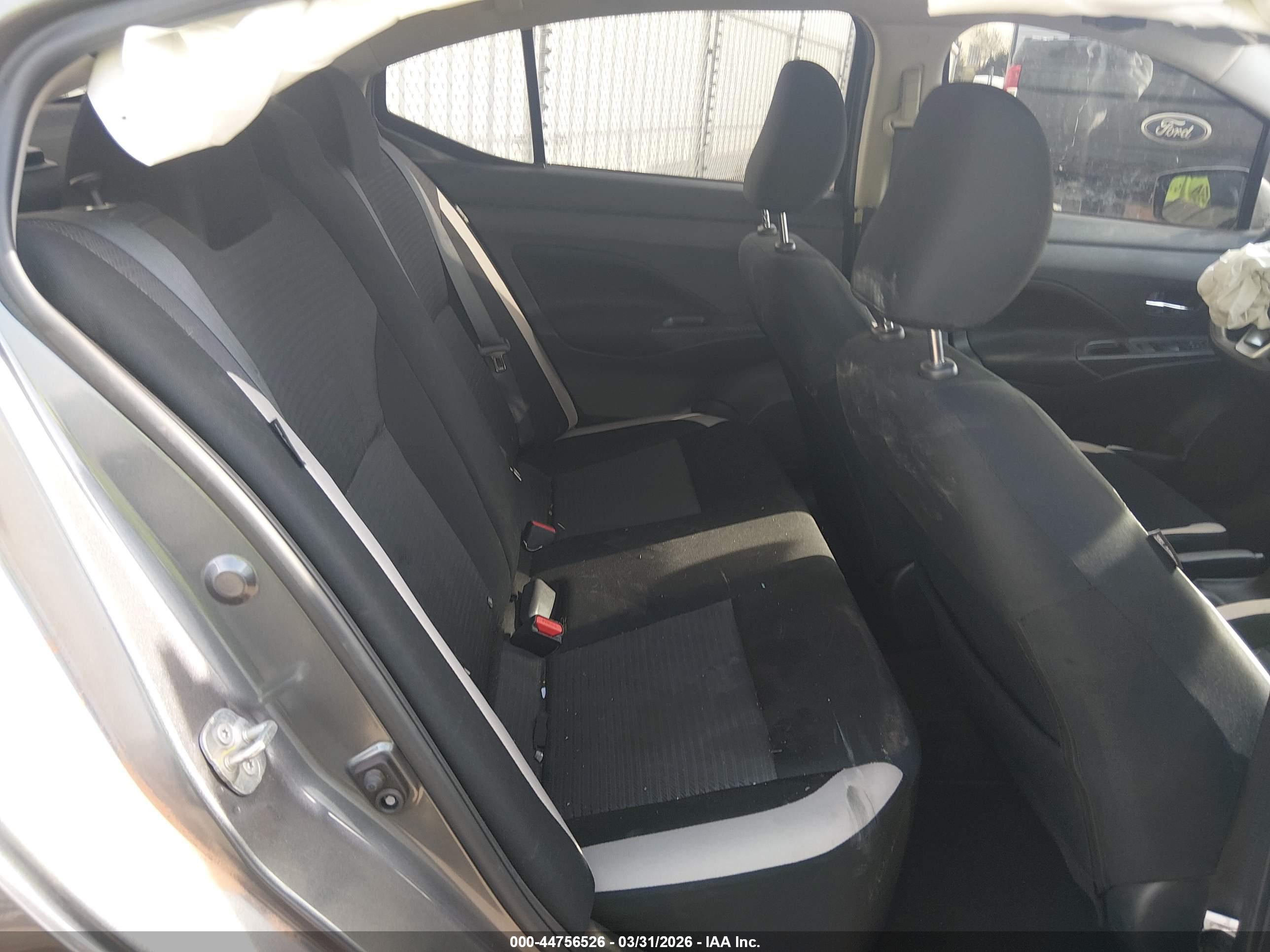 NISSAN VERSA image 8