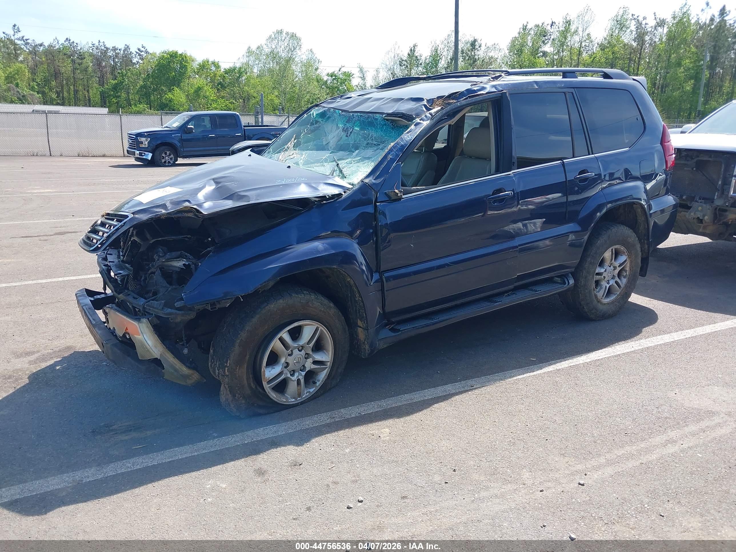 LEXUS GX image 2