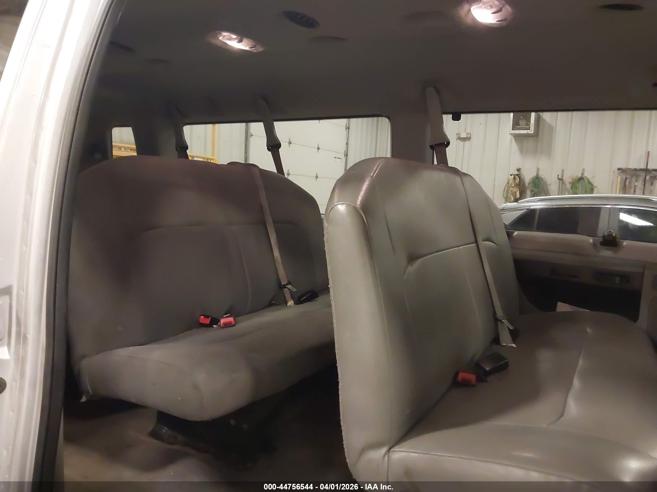 FORD E-350 image 8