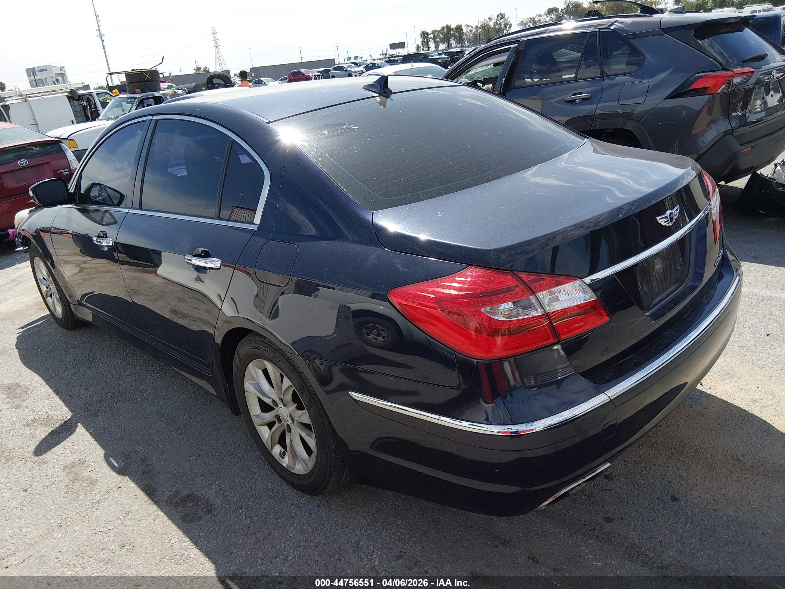 HYUNDAI GENESIS image 3