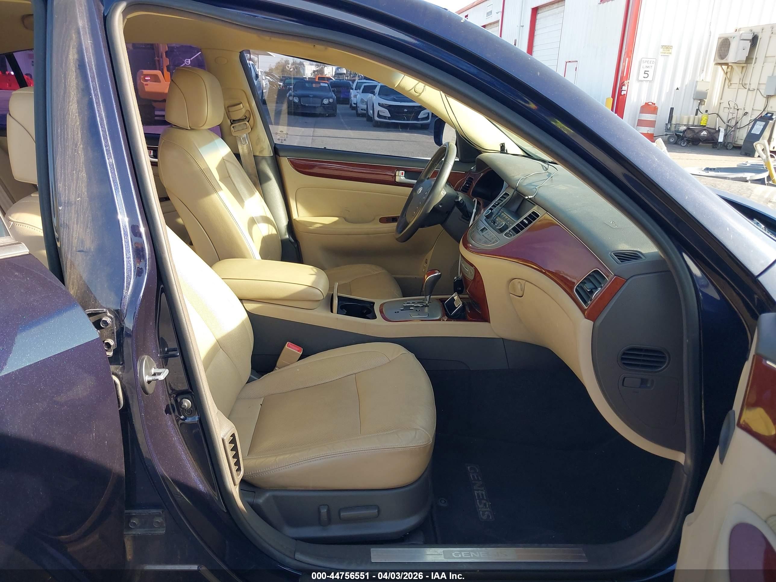 HYUNDAI GENESIS image 5