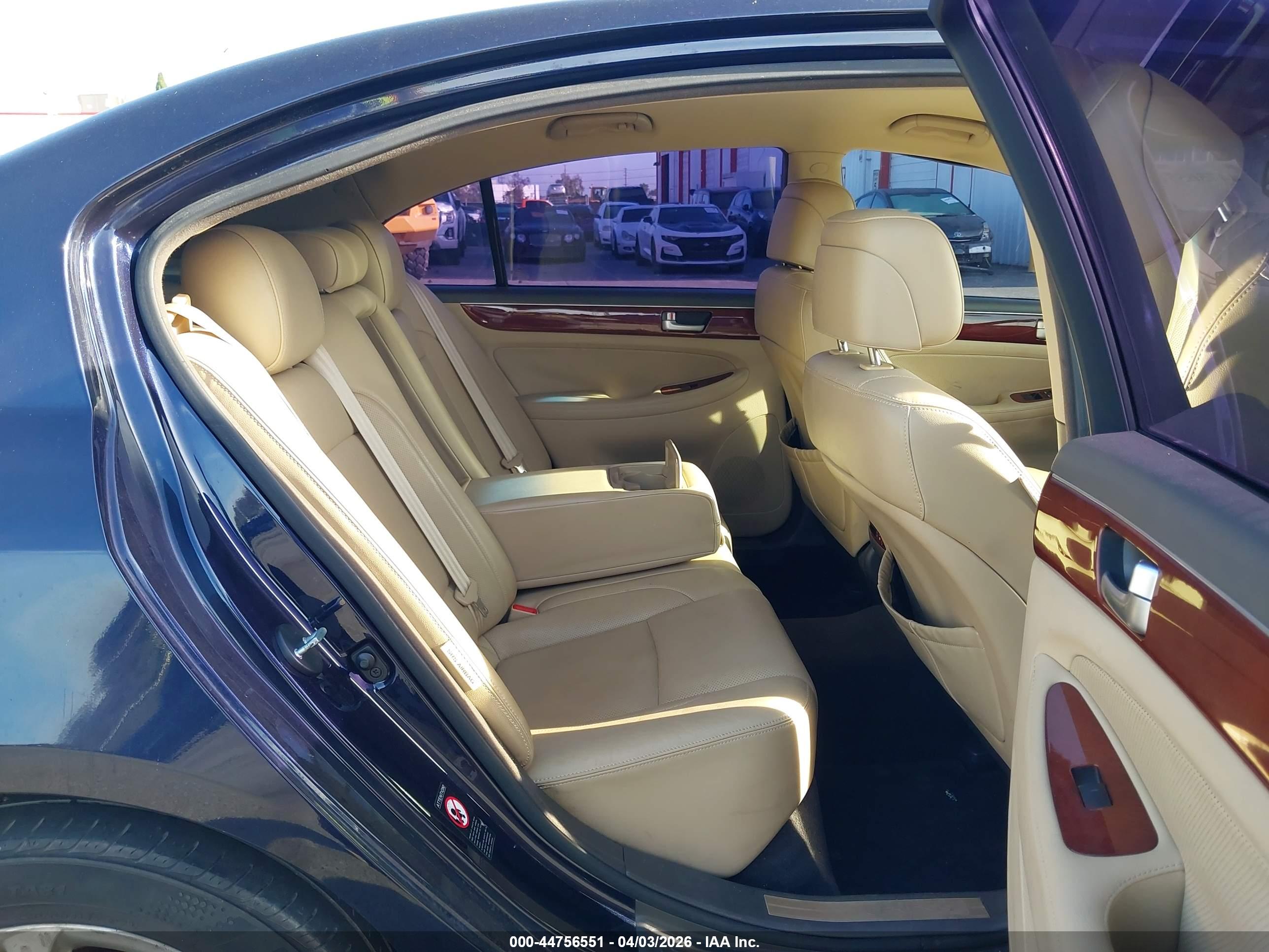 HYUNDAI GENESIS image 8