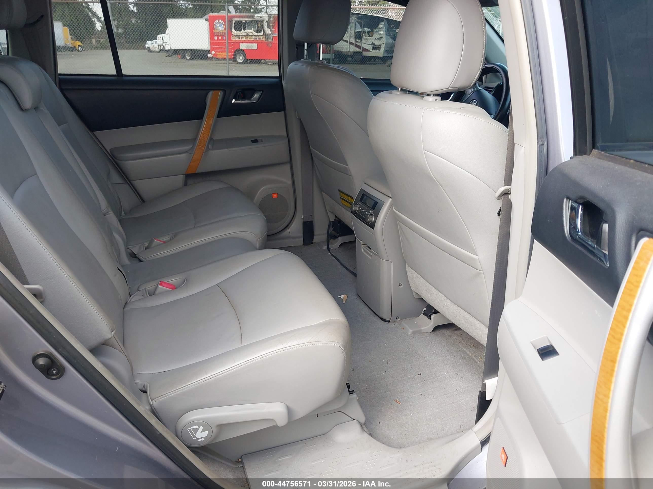TOYOTA HIGHLANDER image 8