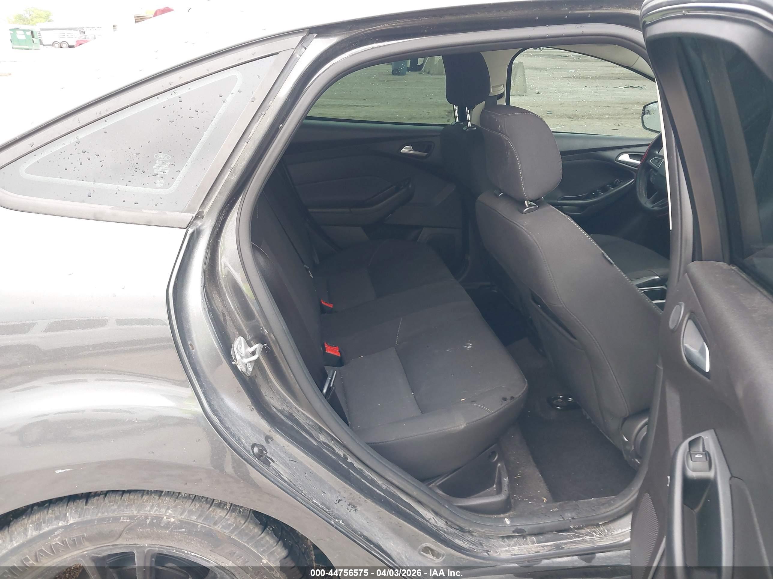 FORD FOCUS image 8