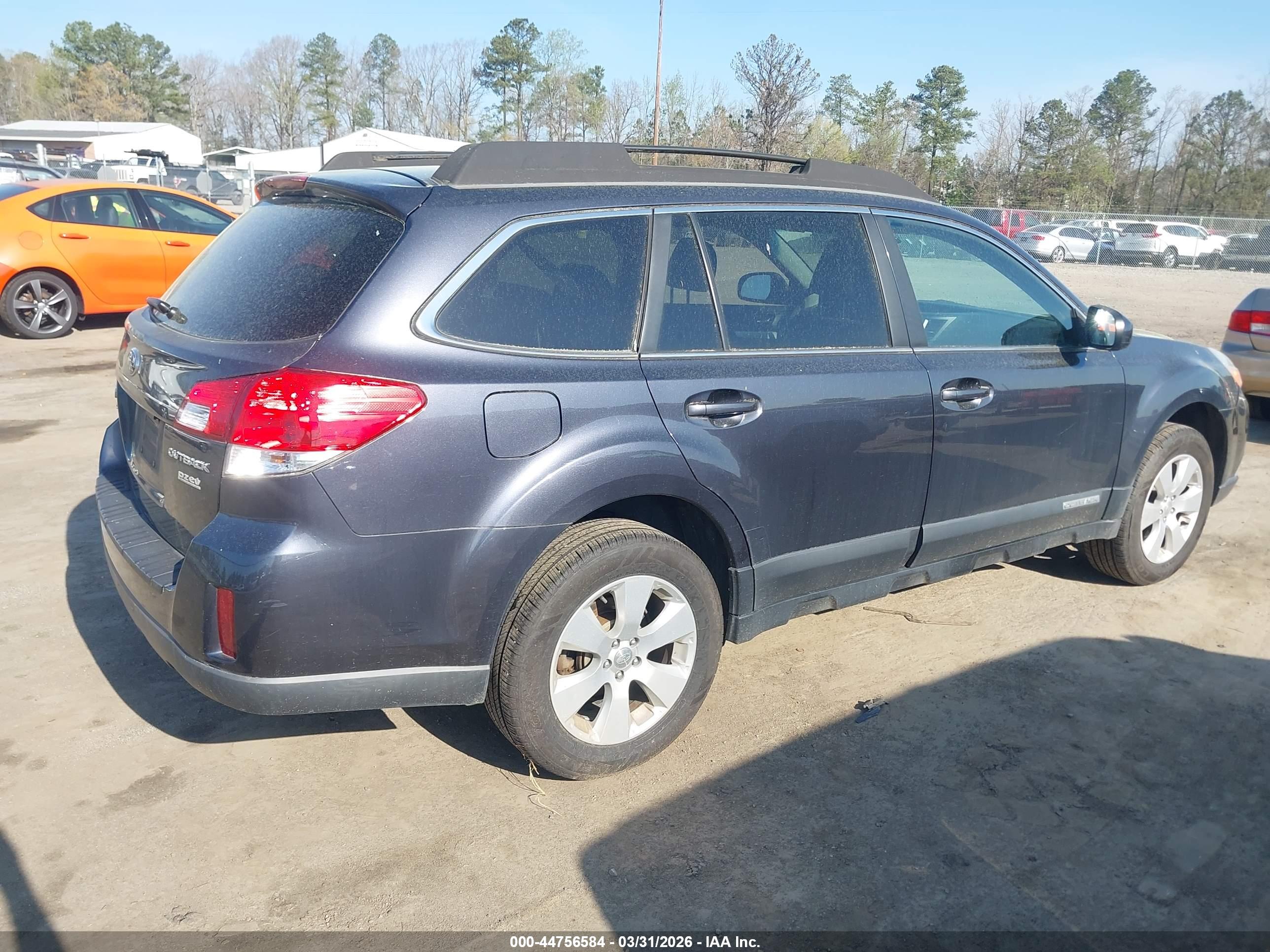 SUBARU OUTBACK image 4