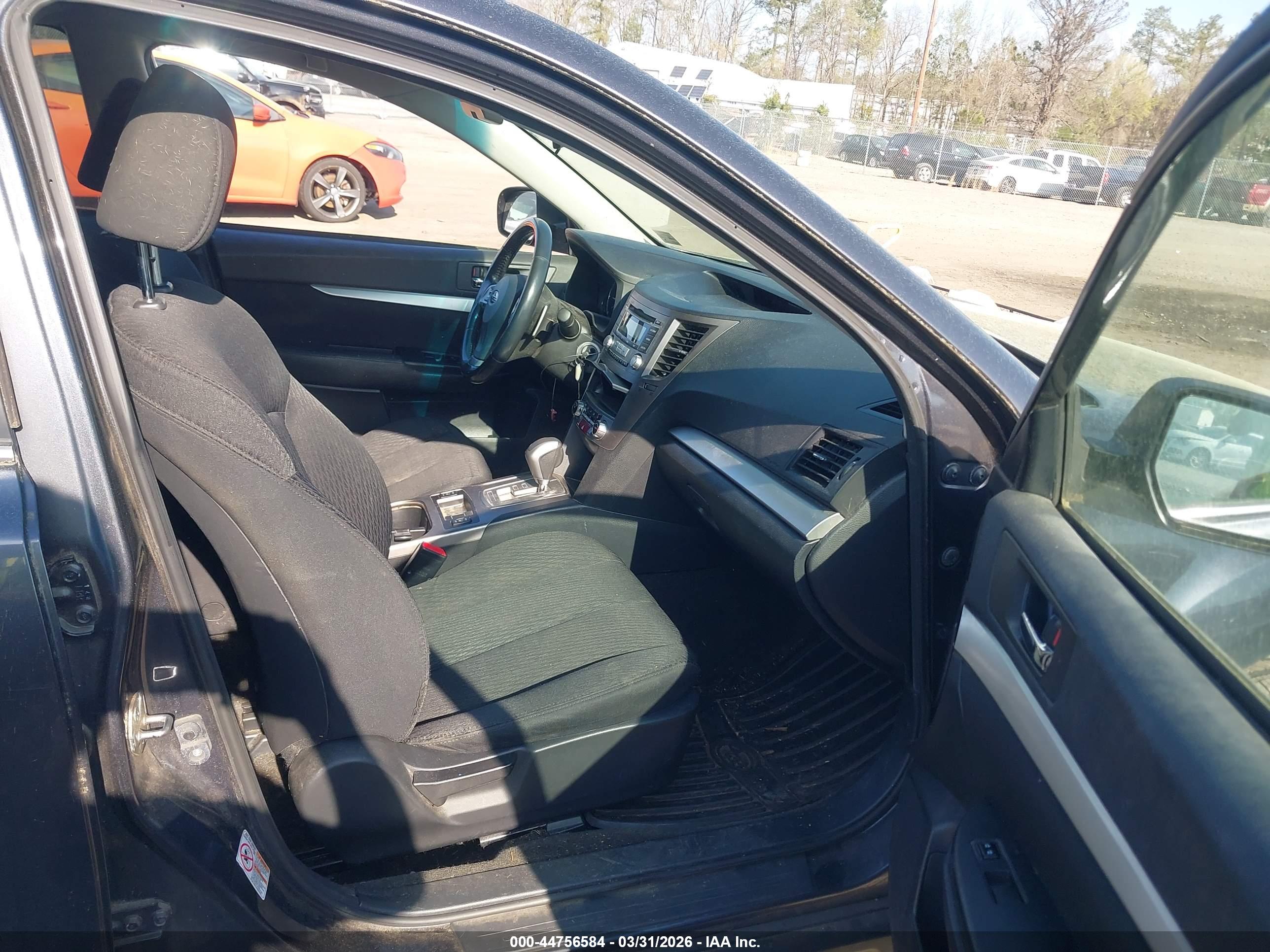 SUBARU OUTBACK image 5
