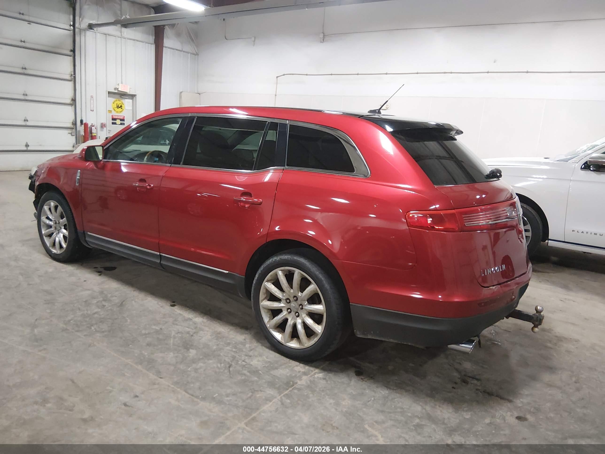 LINCOLN MKT image 3