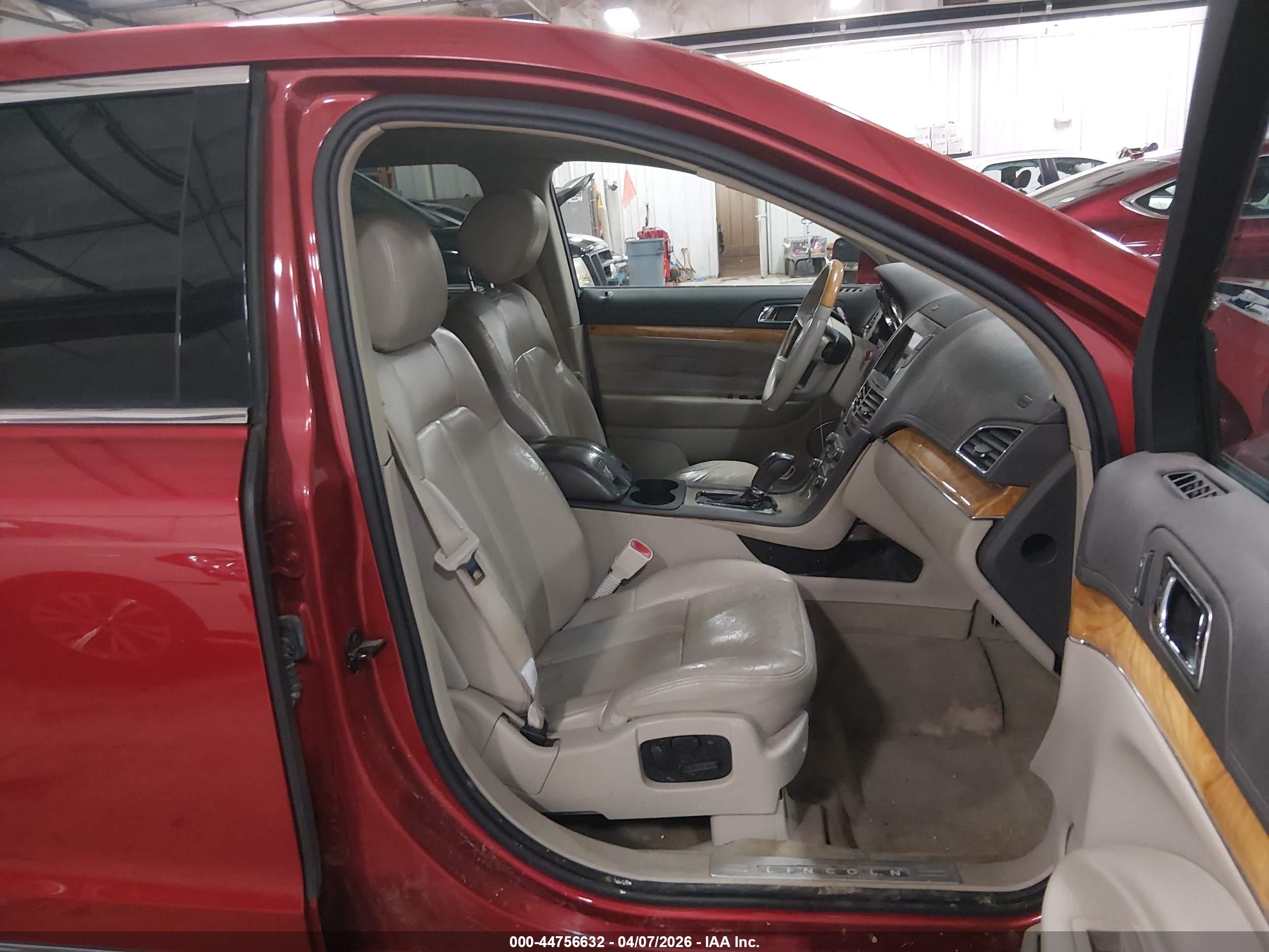 LINCOLN MKT image 5