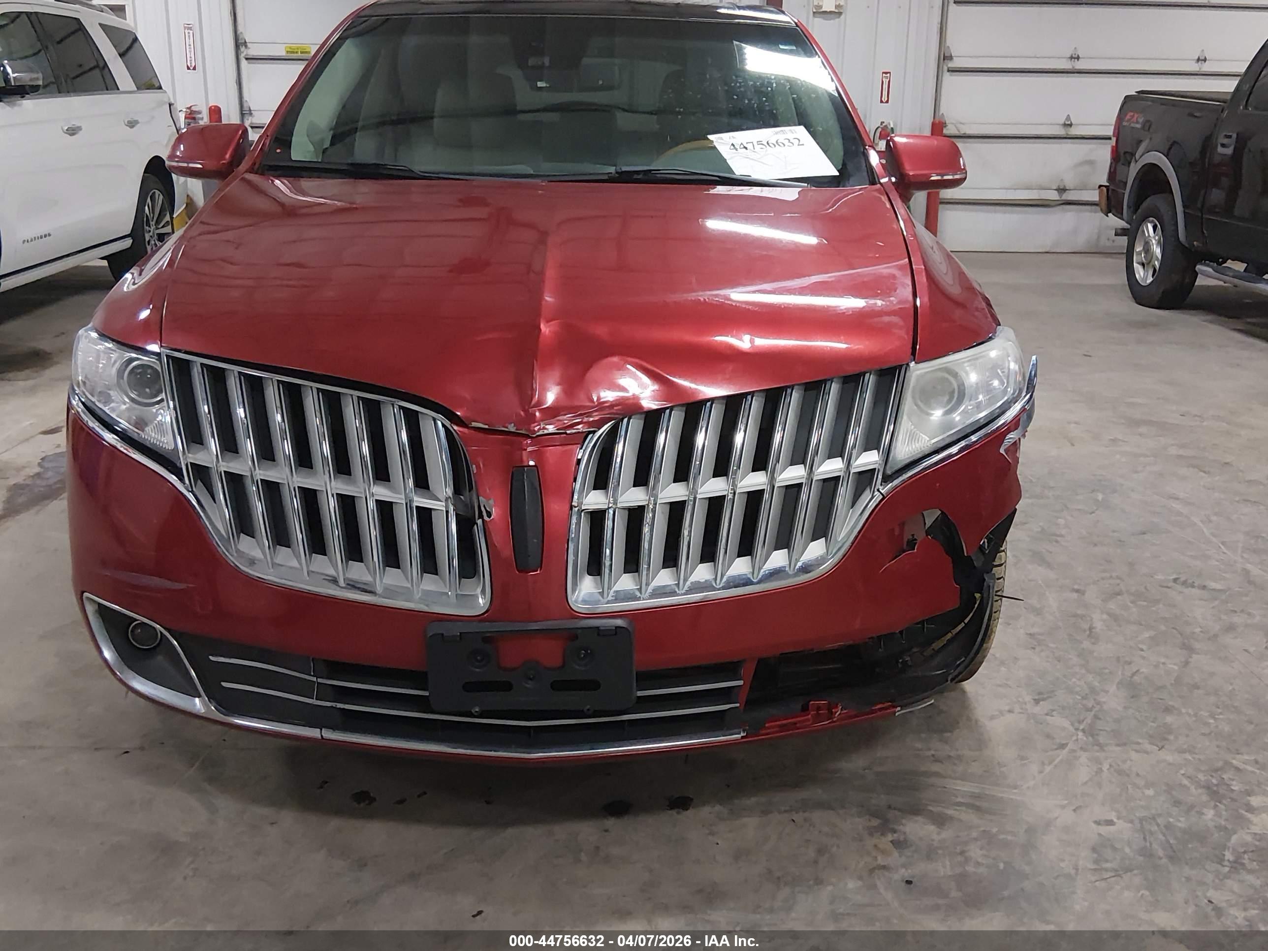 LINCOLN MKT image 6