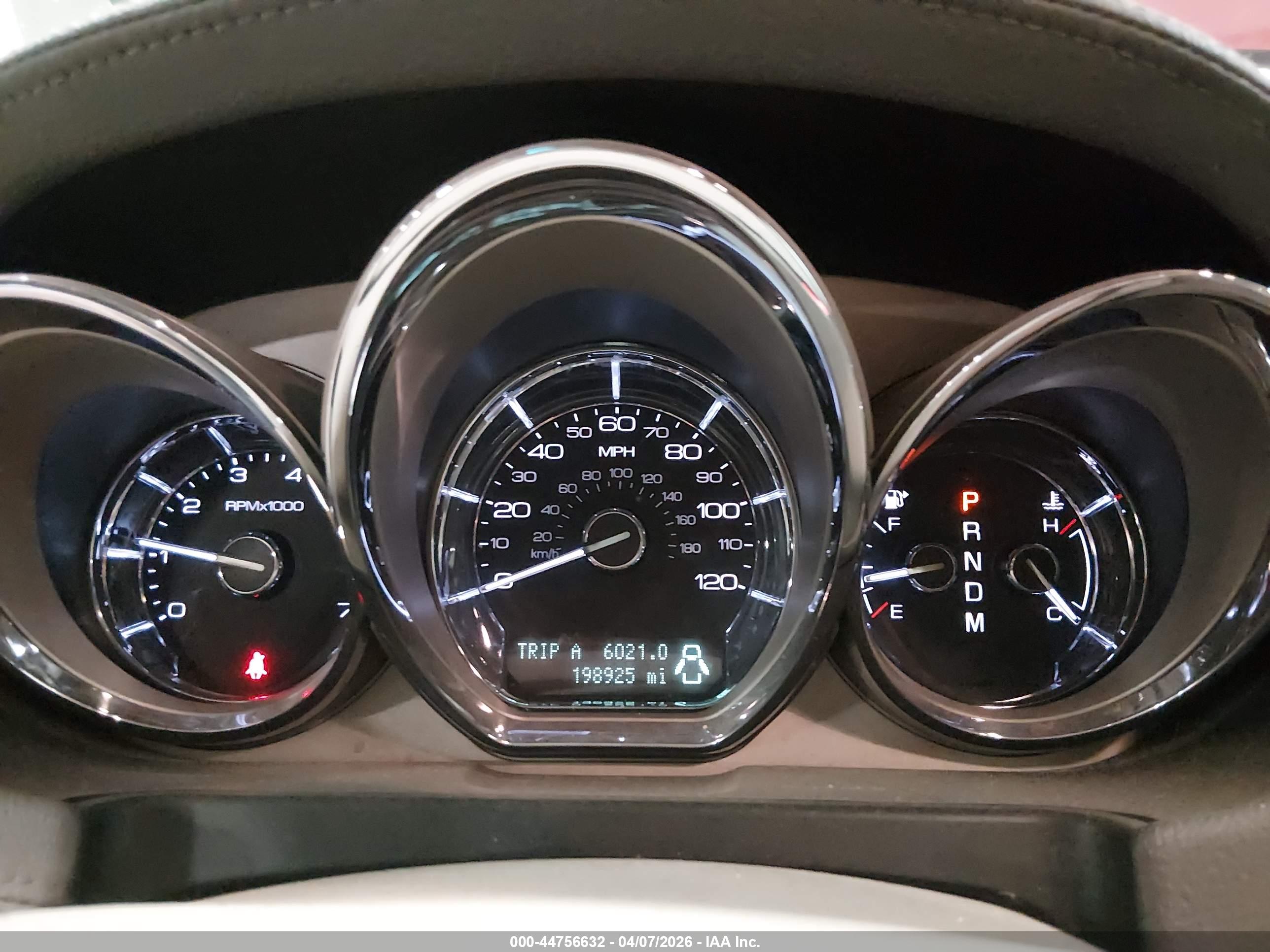LINCOLN MKT image 7
